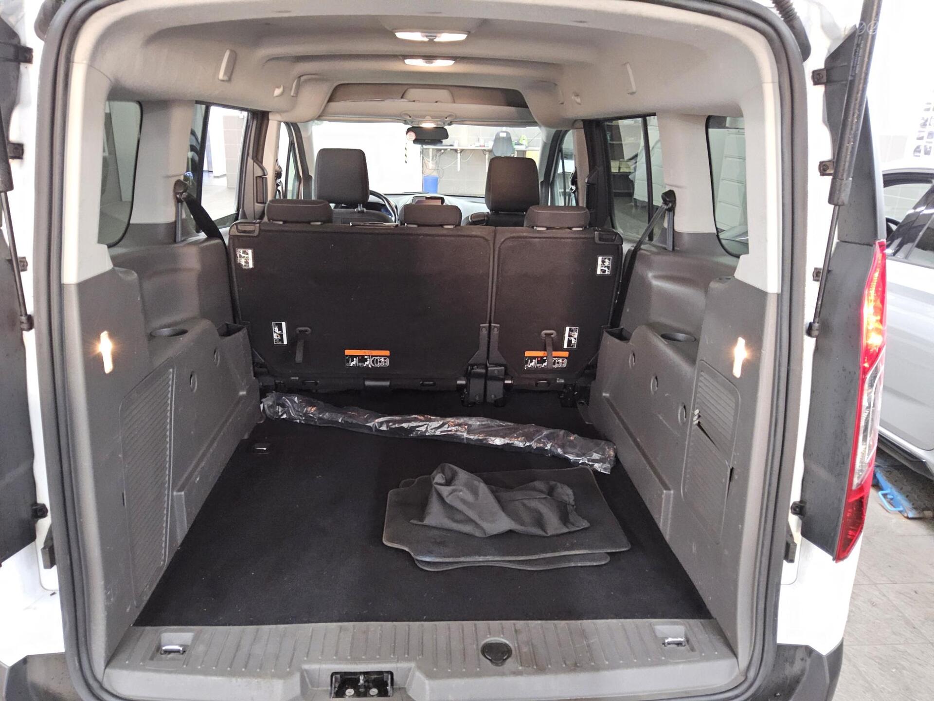 Ford Grand Tourneo Connect 1.5 EB Trend Navi RfK AHK 11