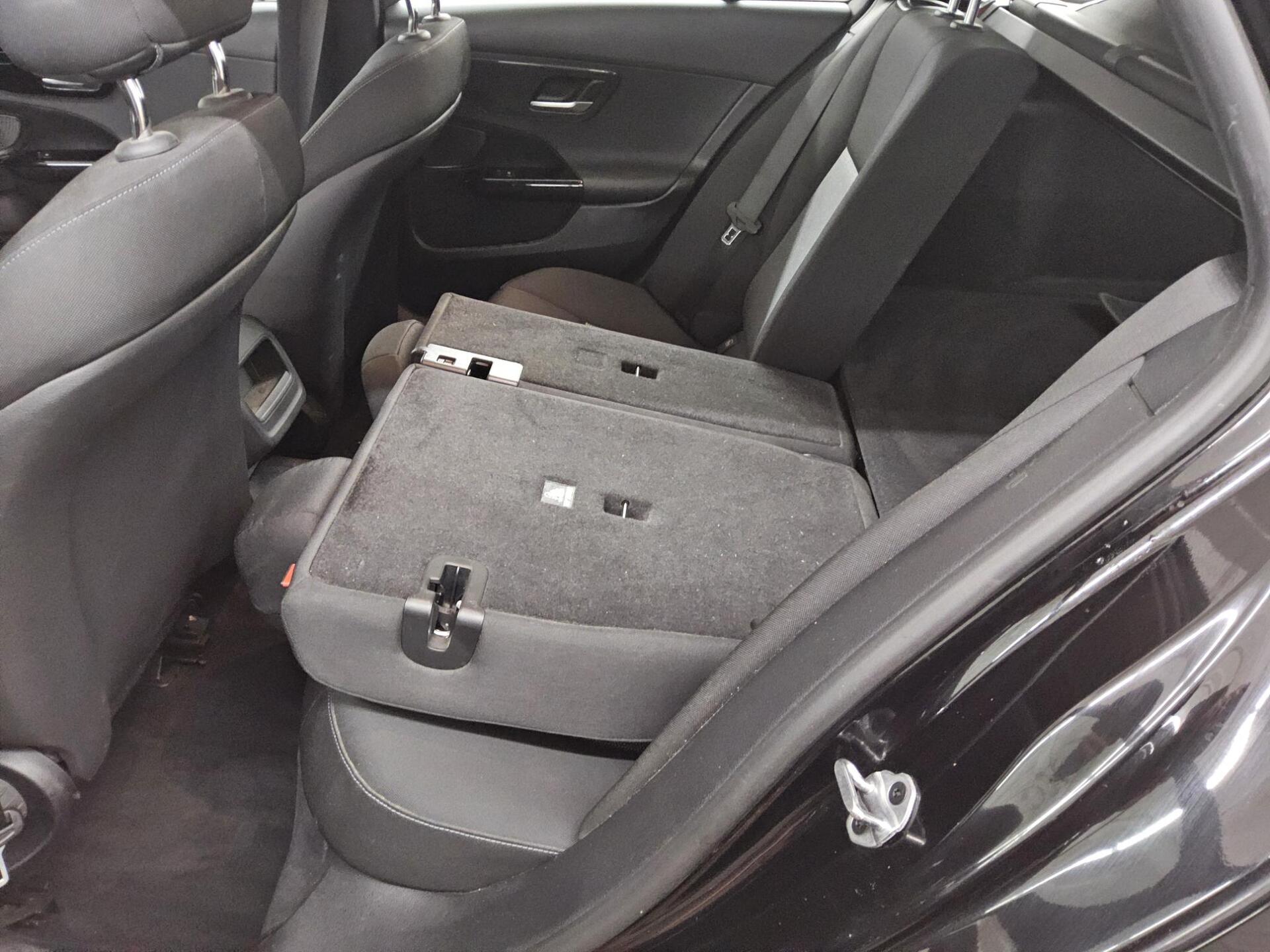 Mercedes-Benz C 220 T d Avantgarde Navi LED RfK Shz Tempomat 13