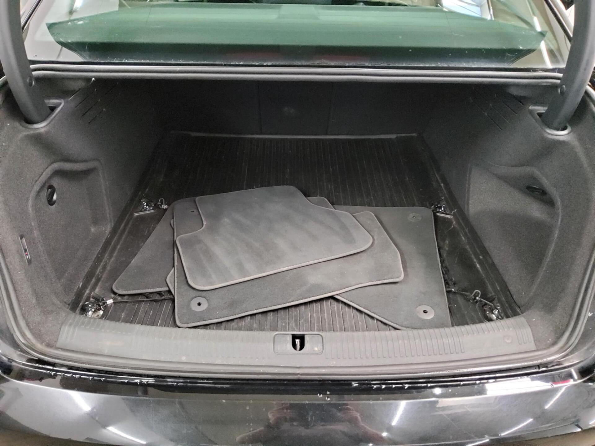 Audi A4 40 TFSI advanced Navi vc LED RfK ACC Sports. 12