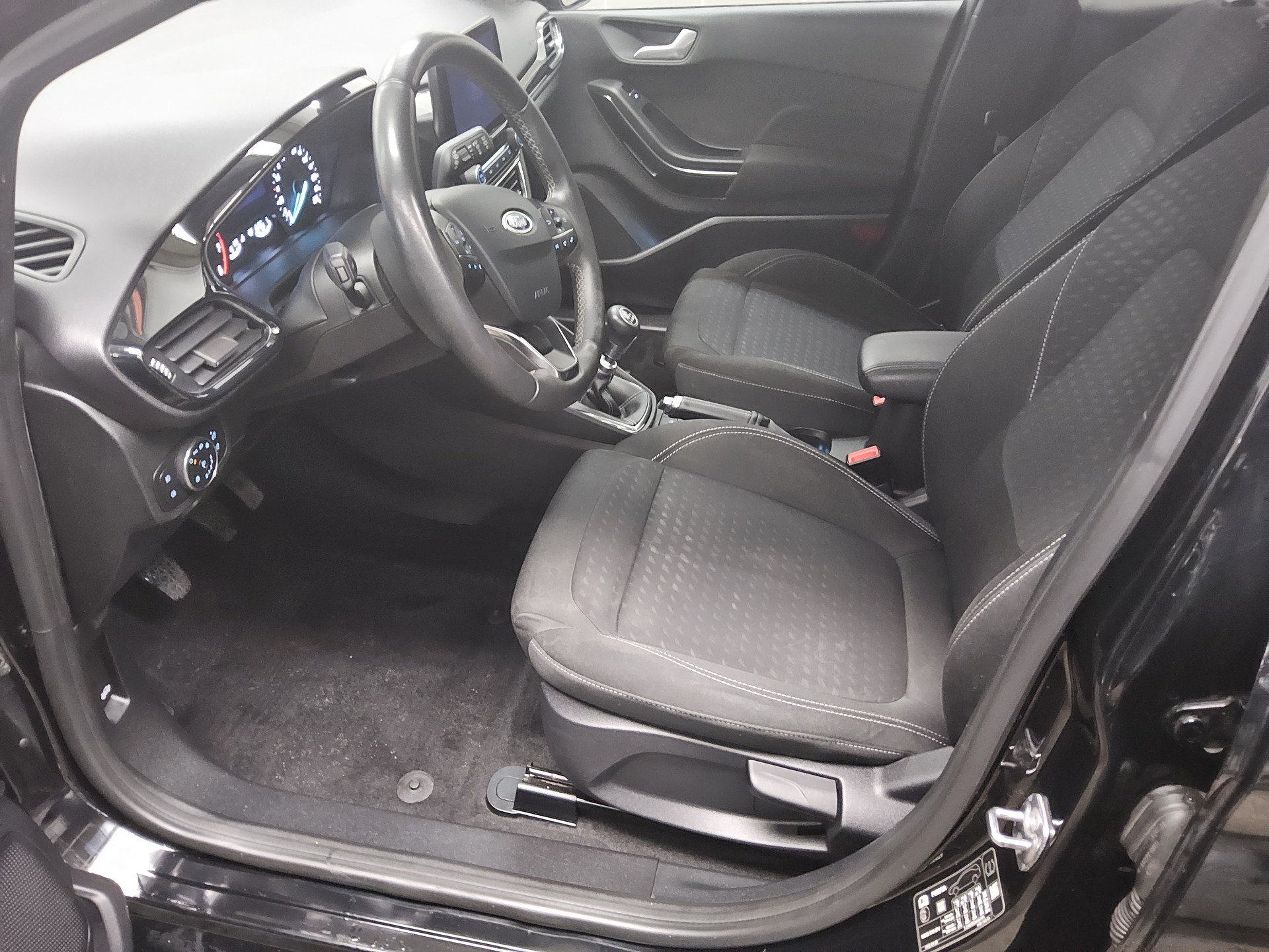 Ford Fiesta 1.0 EB Titanium AHK SHZ Tempomat 8