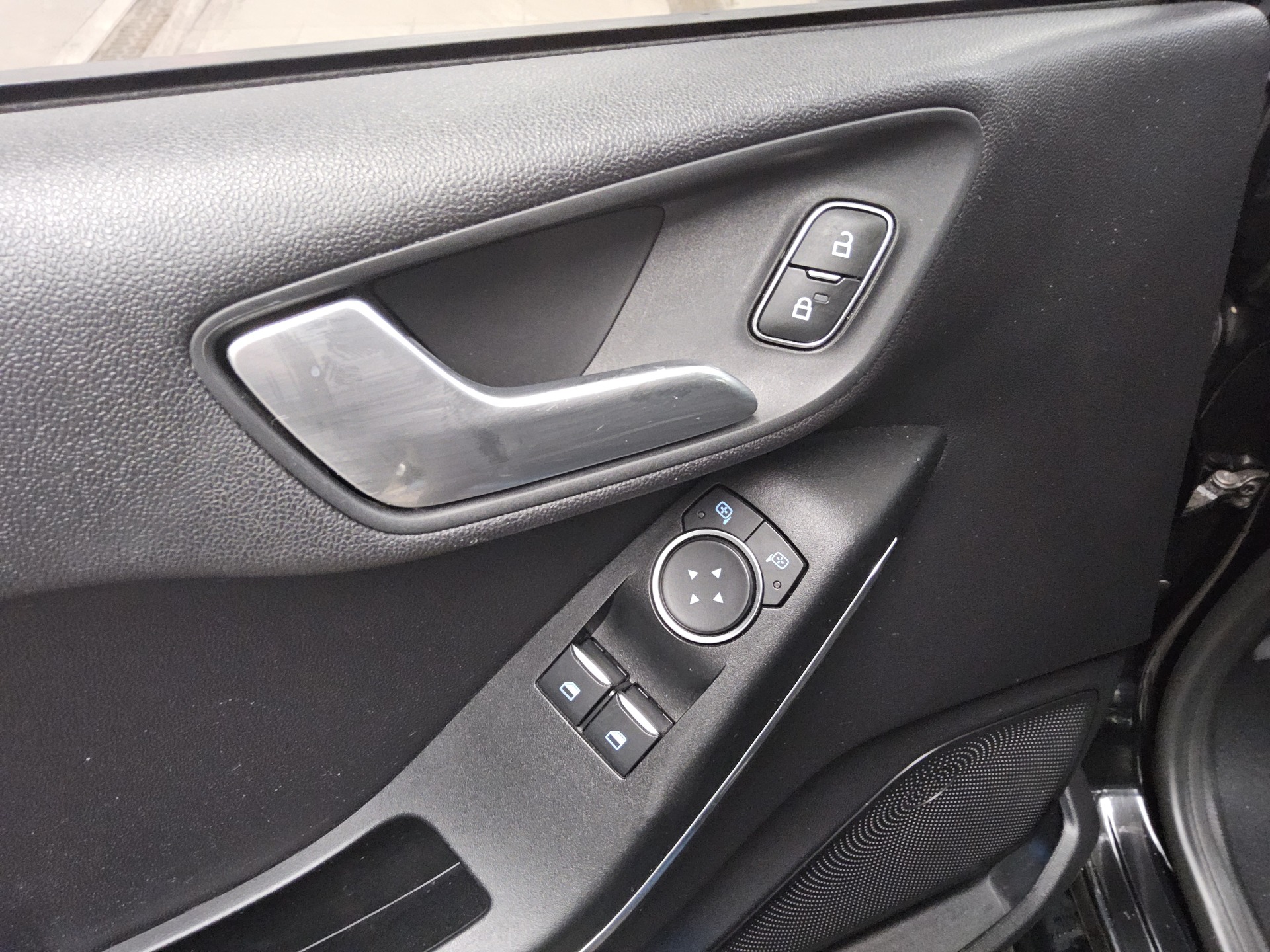 Ford Fiesta 1.0 EB Titanium AHK SHZ Tempomat 9