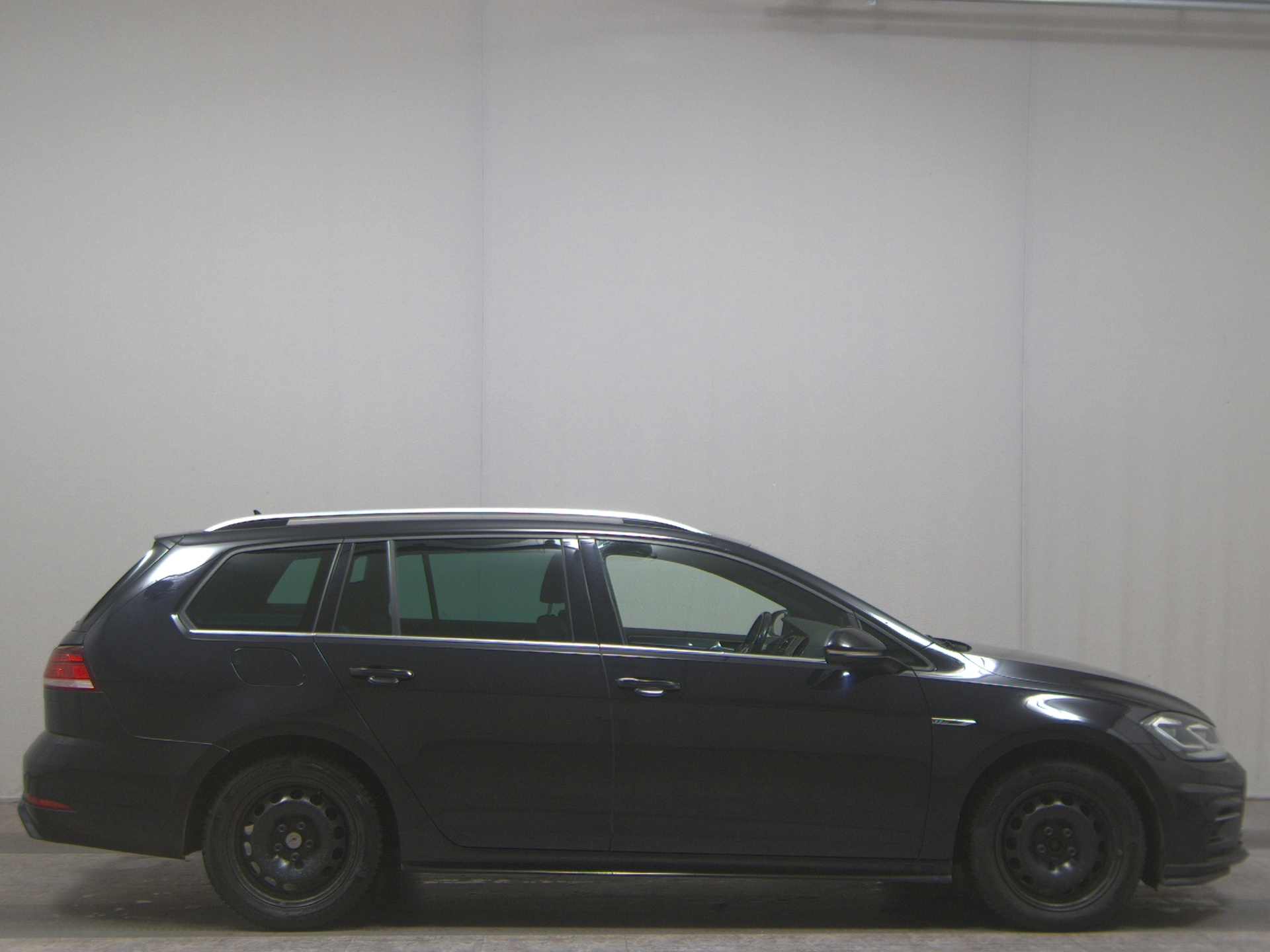 Volkswagen Golf-7 Var. 2.0 TDI R-Line LED AHK RfK ACC