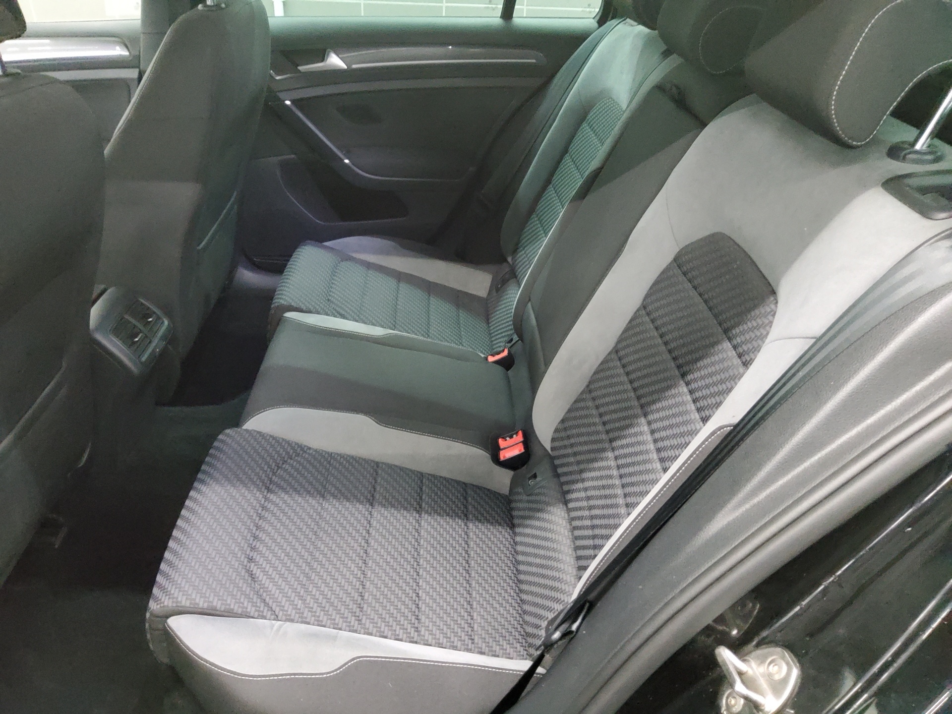 Volkswagen Golf-7 Var. 2.0 TDI R-Line LED AHK RfK ACC 13