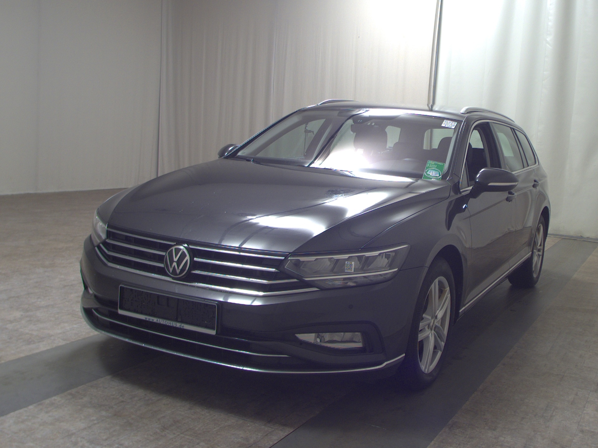 Volkswagen Passat Var. 2.0 TDI Elegance AHK DC Navi LED RFK 2