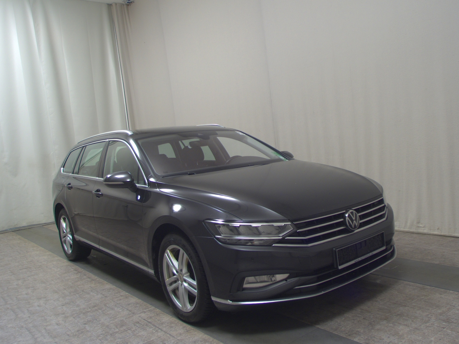 Volkswagen Passat Var. 2.0 TDI Elegance AHK DC Navi LED RFK 3