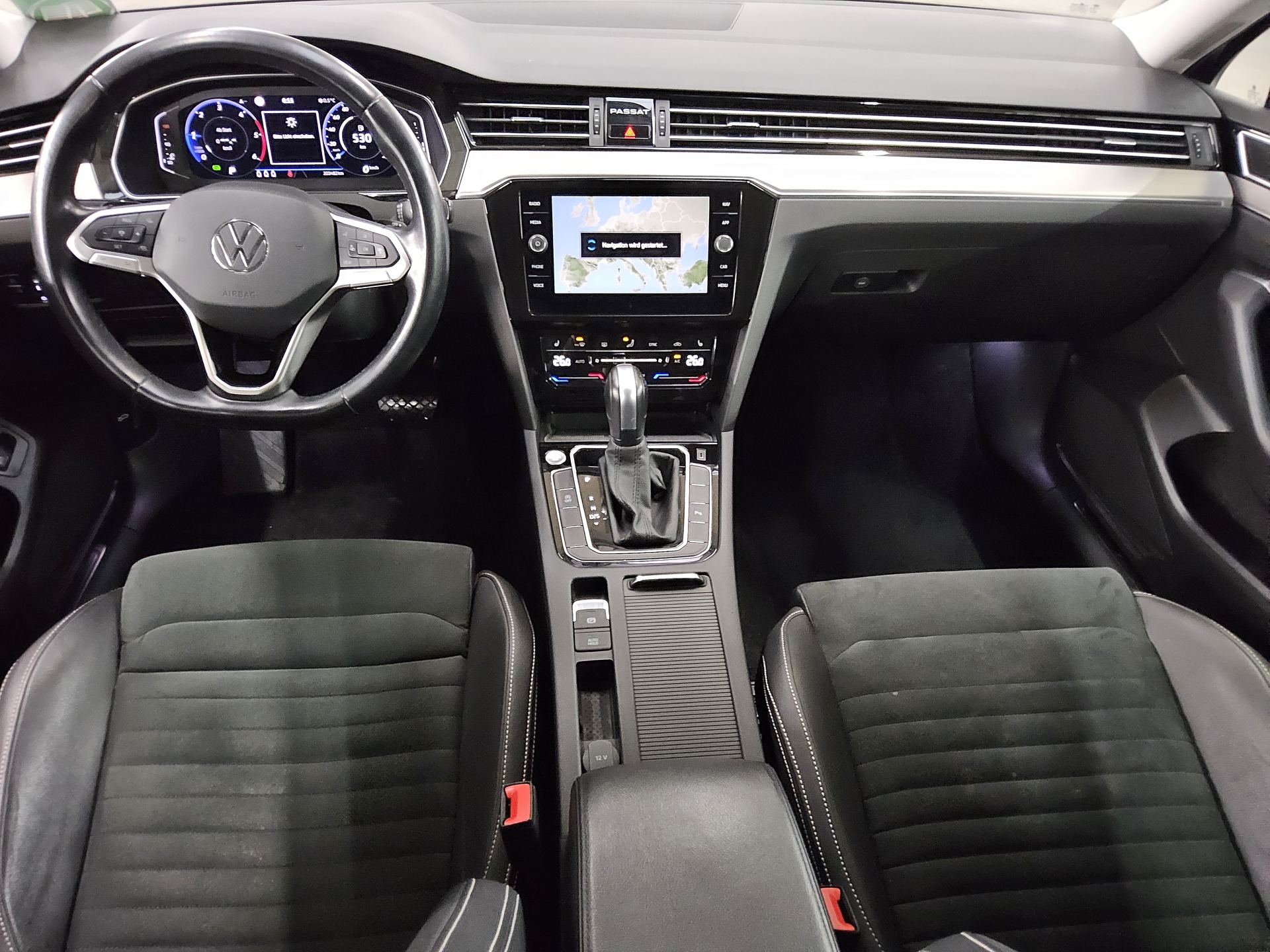 Volkswagen Passat Var. 2.0 TDI Elegance AHK DC Navi LED RFK 5