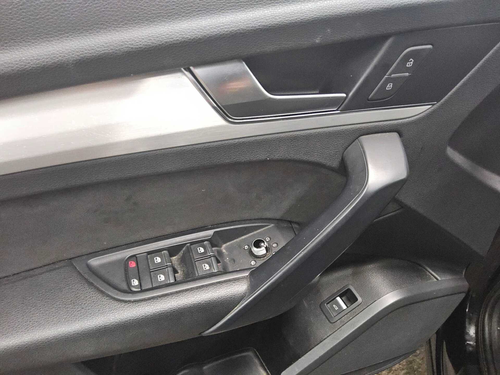 Audi Q5 40 TDI Qu. S-Line T-Leder Navi LED Pano RFK 9