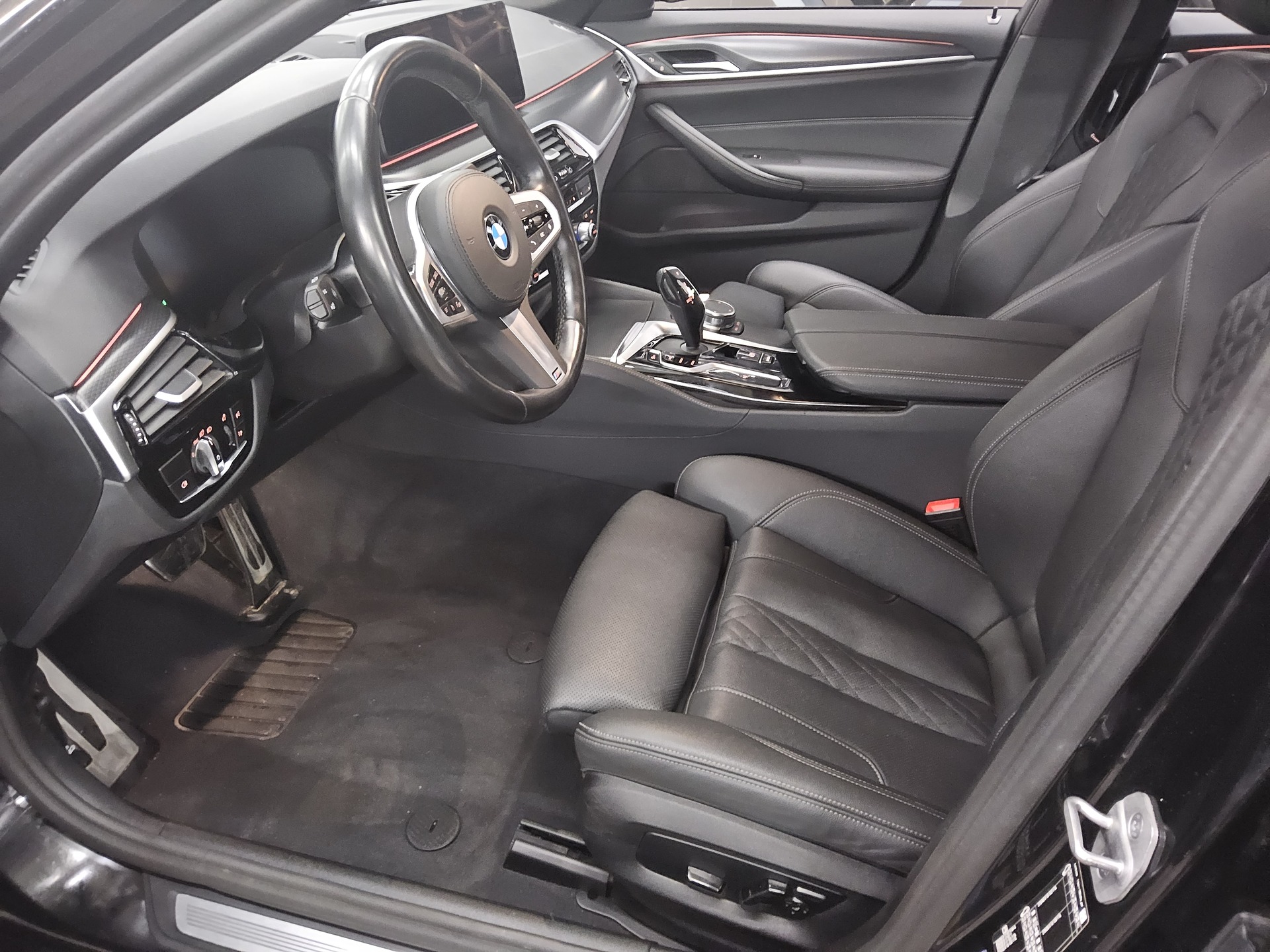 BMW 520iA Touring M-Sport Leder Navi LED LC-Pro RfK 9