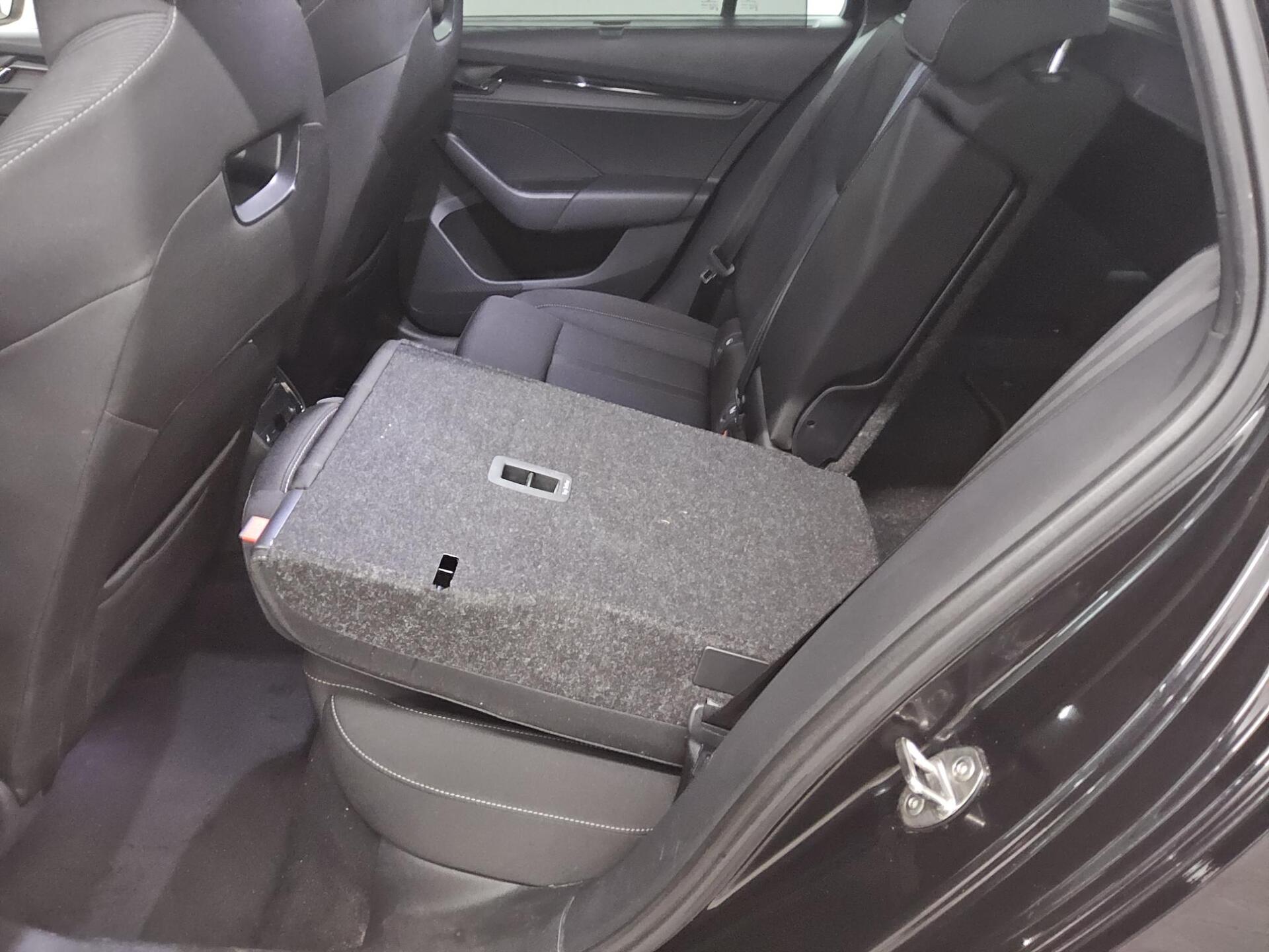 Skoda Octavia Kombi 2.0 TDI SportLine Navi LED RFK HuD 13