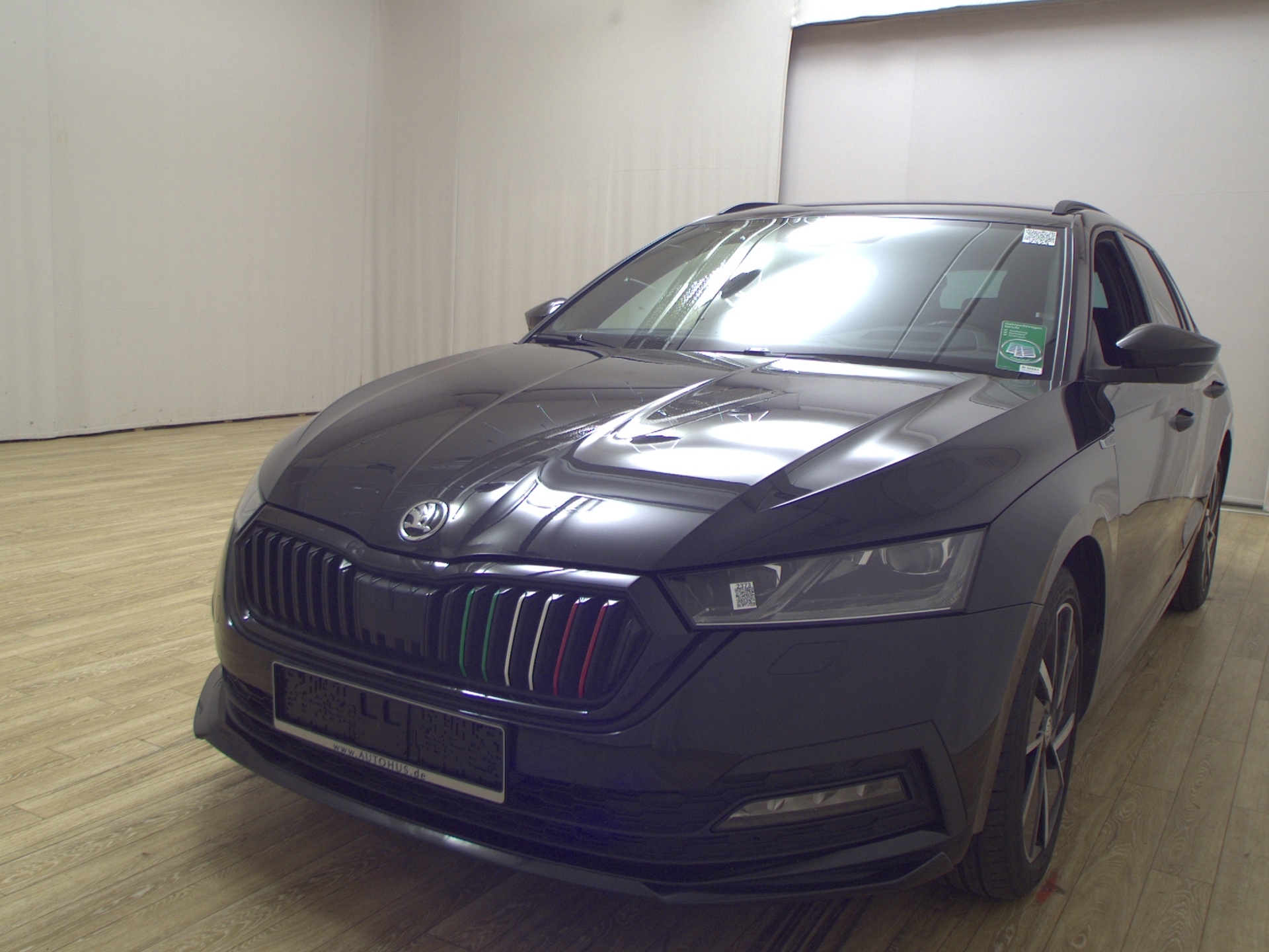 Skoda Octavia Kombi 2.0 TDI SportLine Navi LED RFK HuD 2