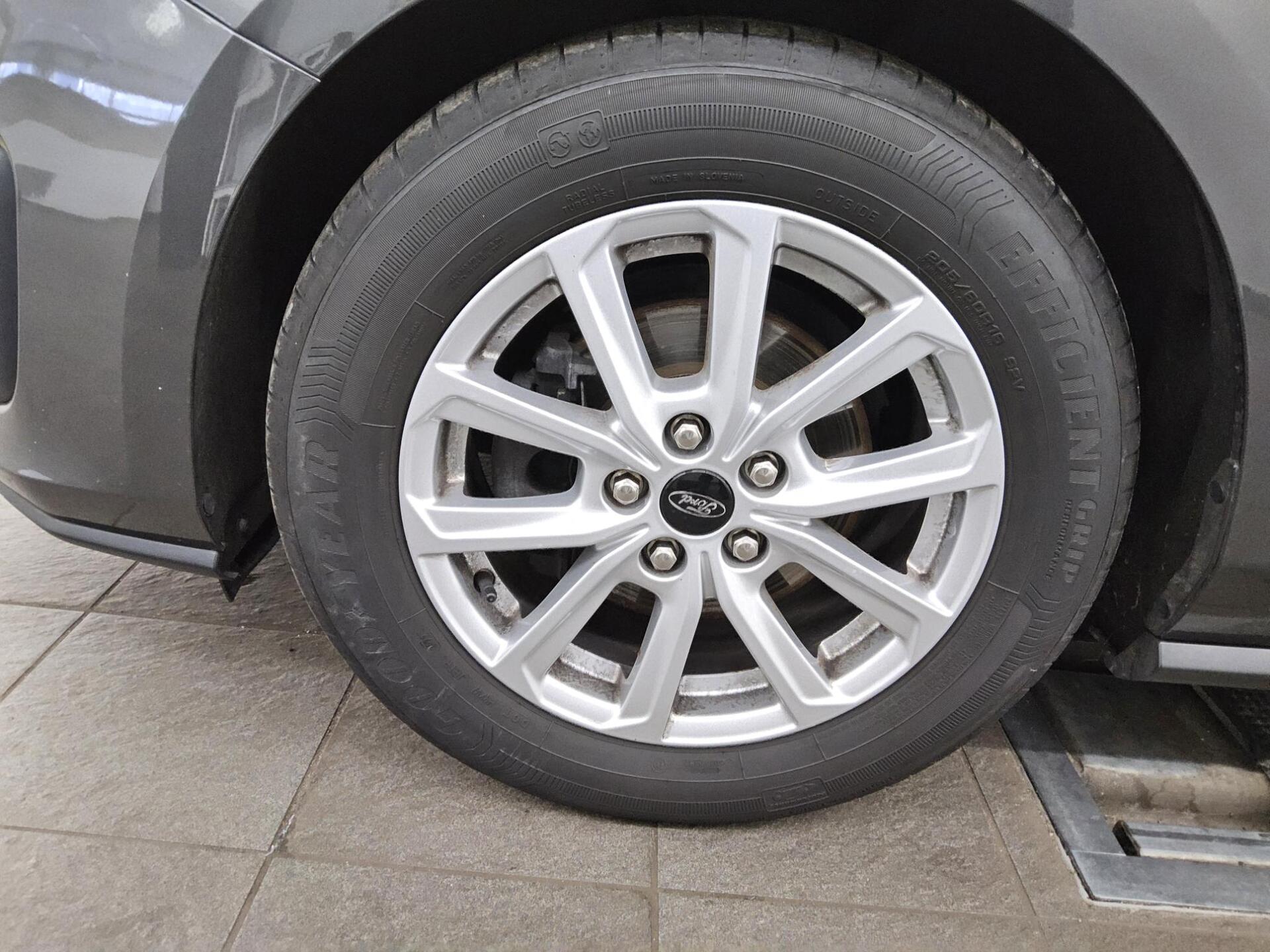 Ford Focus Turnier 1.5 EB Cool&Connect Navi LED DAB 10