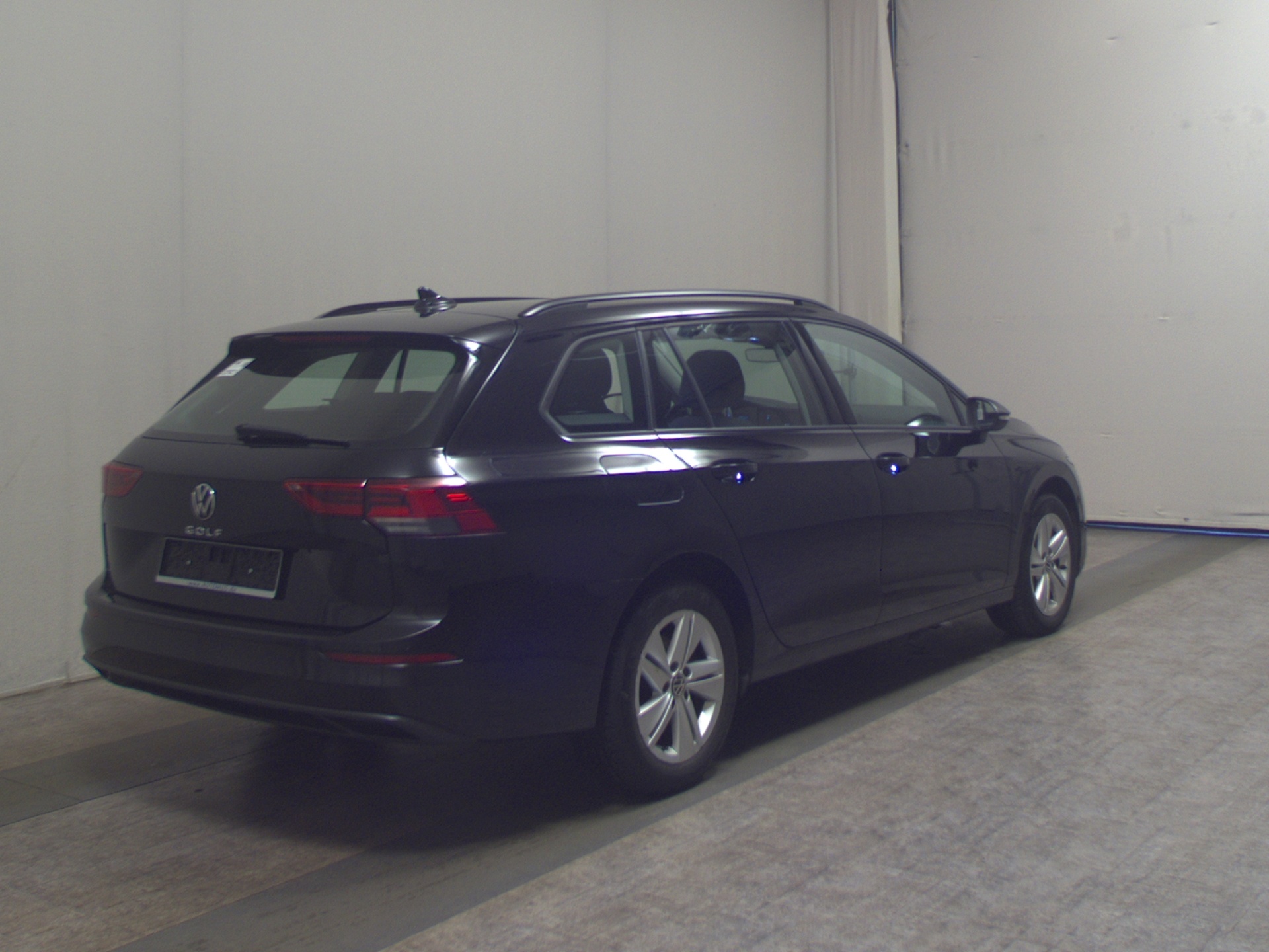 Volkswagen Golf-8 Var. 2.0 TDI Life Navi LED DC ACC Shz PDC 4