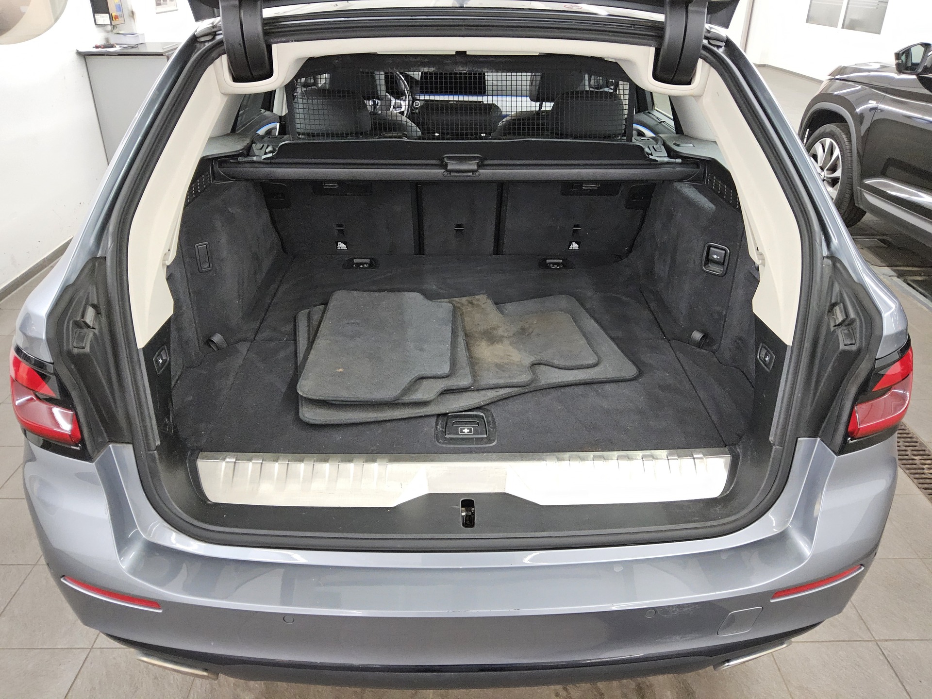 BMW 530e Touring Leder Navi LED LC-Pro Pano H-K RFK 13