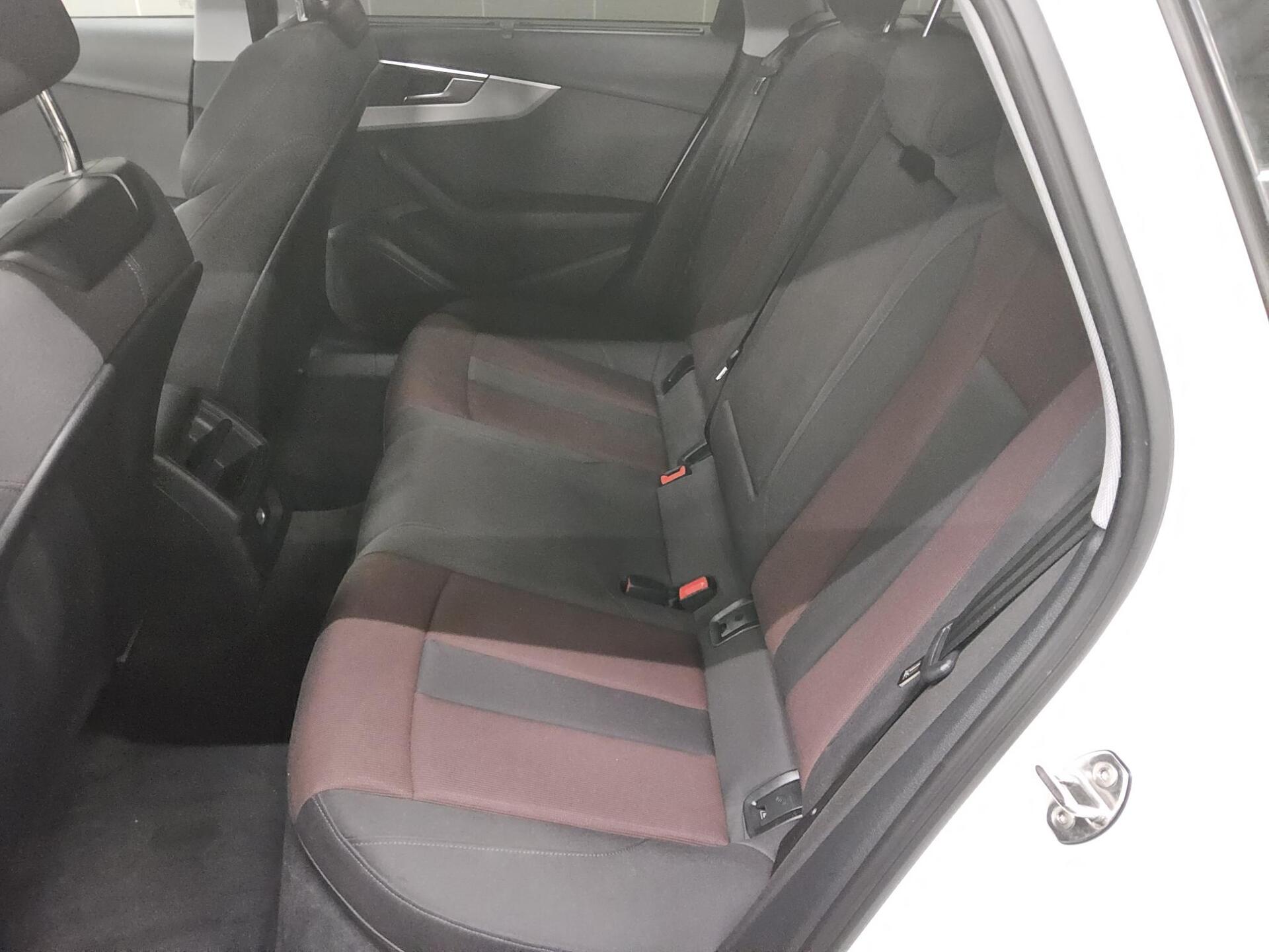 Audi A4 Avant 2.0 TFSI S-Line Ext. Navi+ LED AHK 12