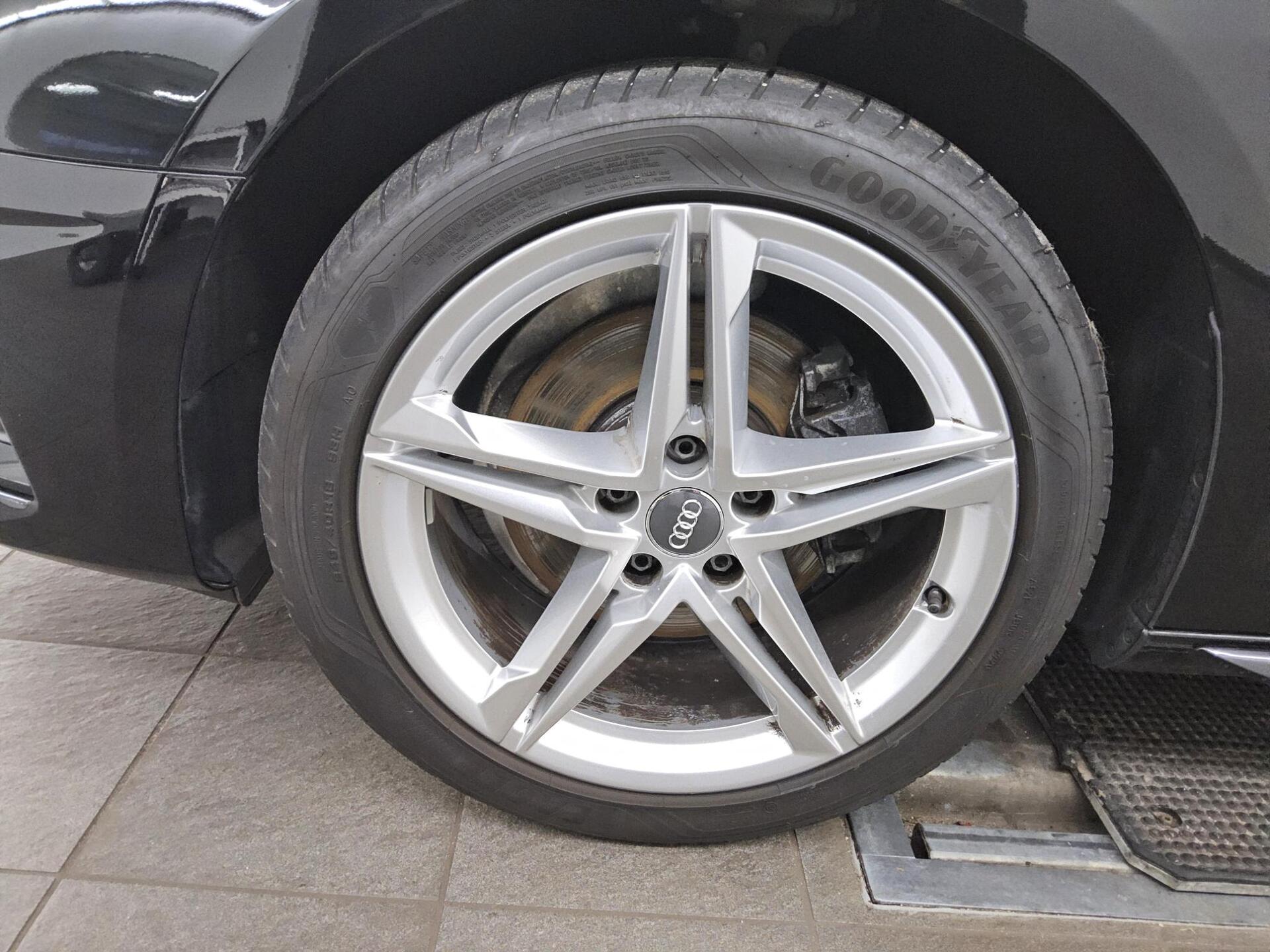 Audi A4 40 TFSI advanced LED Sportsitze Sound Shz PDC 10