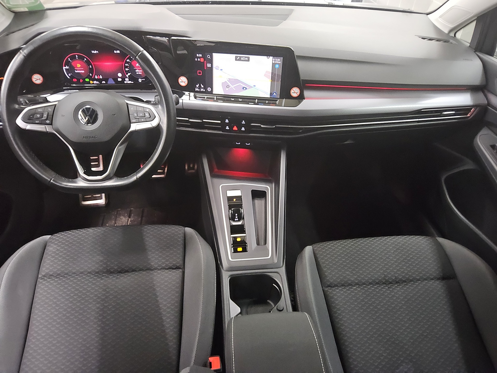 Volkswagen Golf-8 Var. 2.0 TDI Active Navi DC LED ACC 5