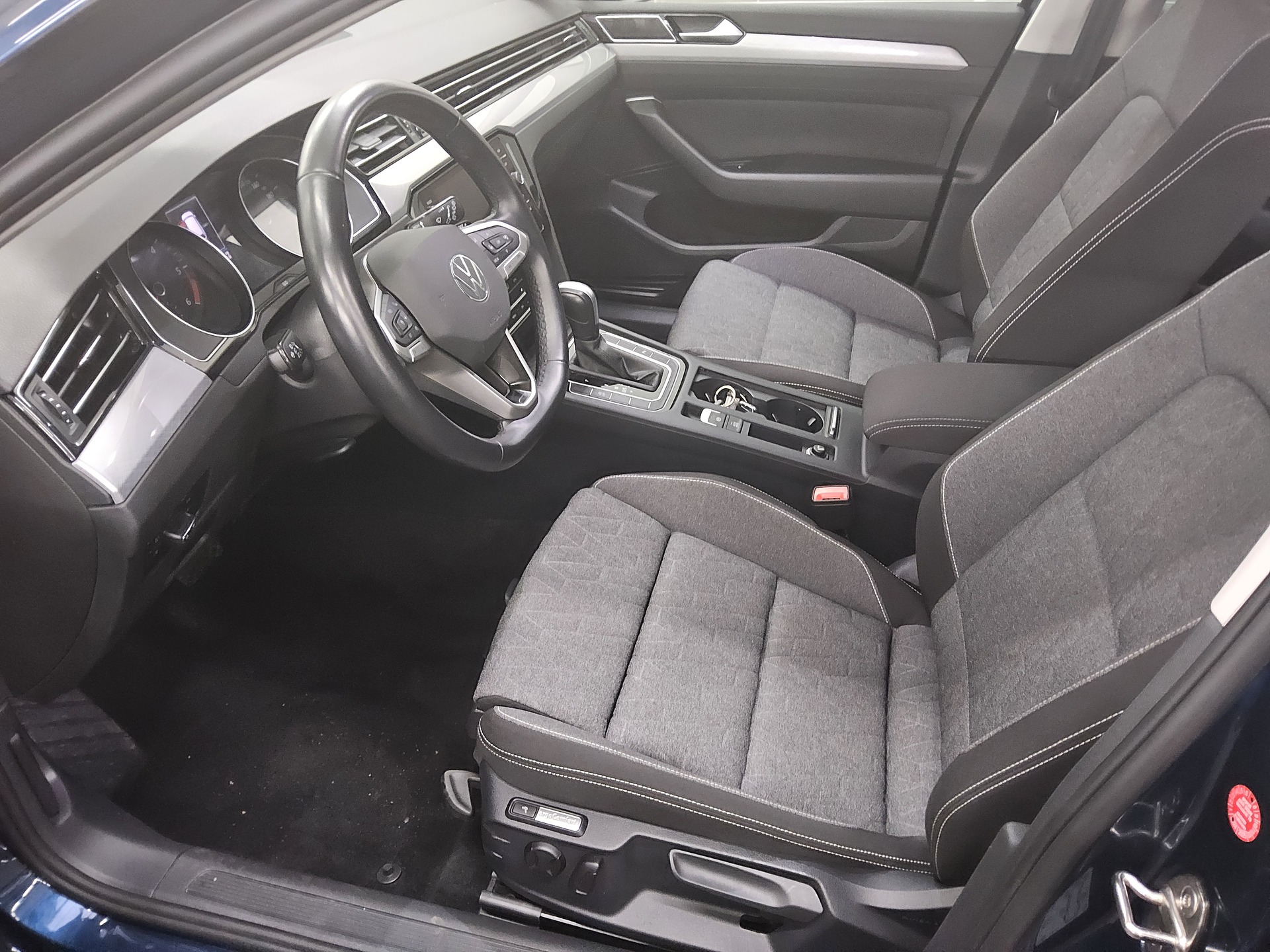 Volkswagen Passat Var. 2.0 TDI Business Navi LED ACC RFK 8