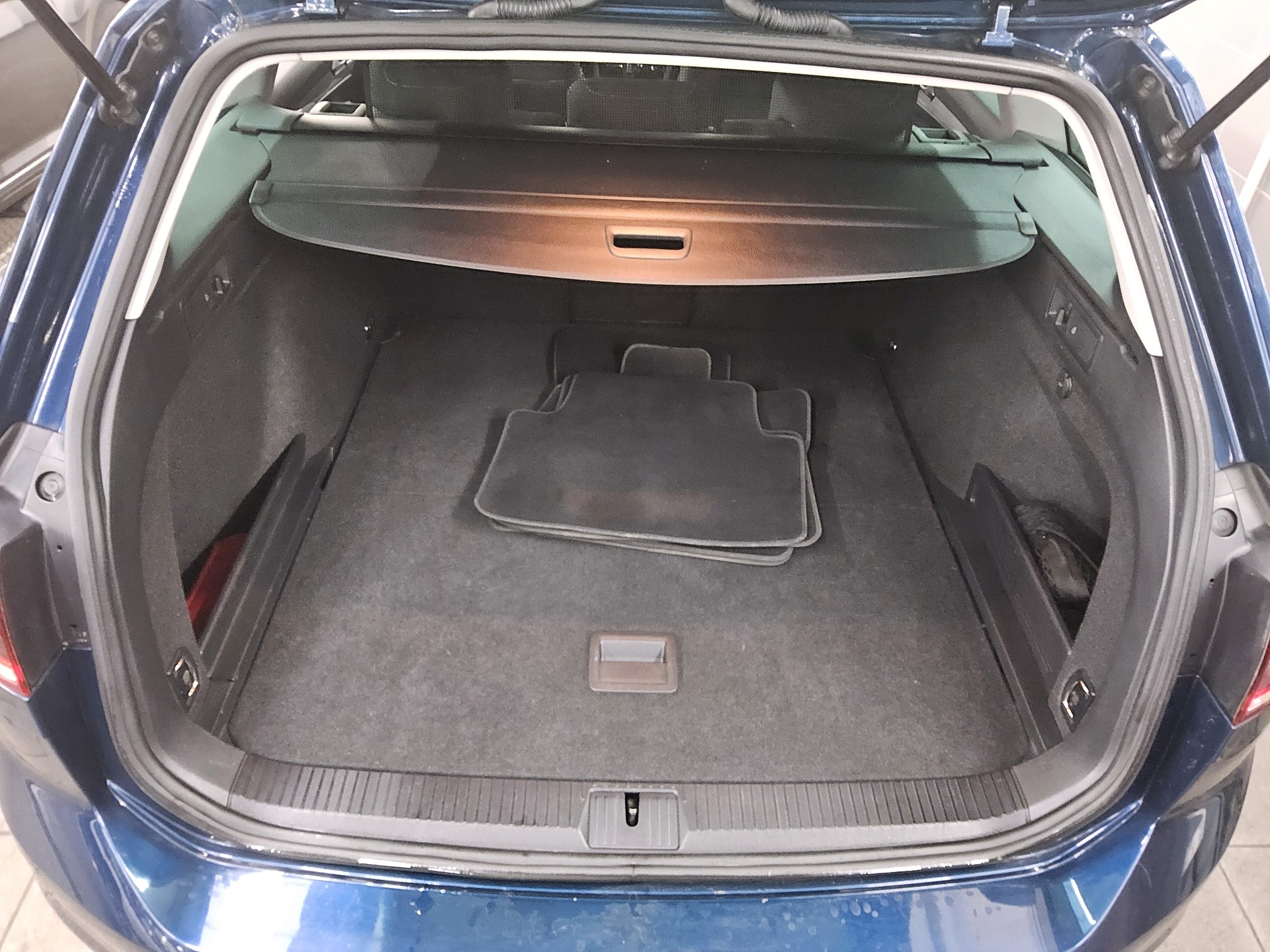 Volkswagen Passat Var. 2.0 TDI Business Navi LED ACC RFK 11