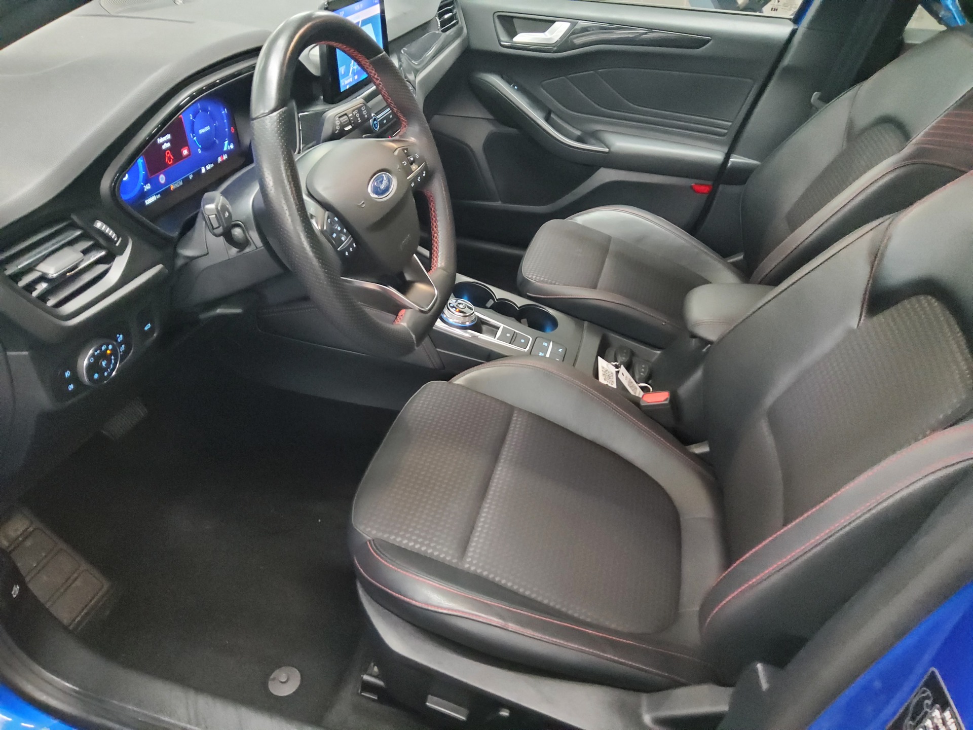 Ford Focus Turnier 1.5 EB ST-Line Navi DC LED Ahk Shz 8