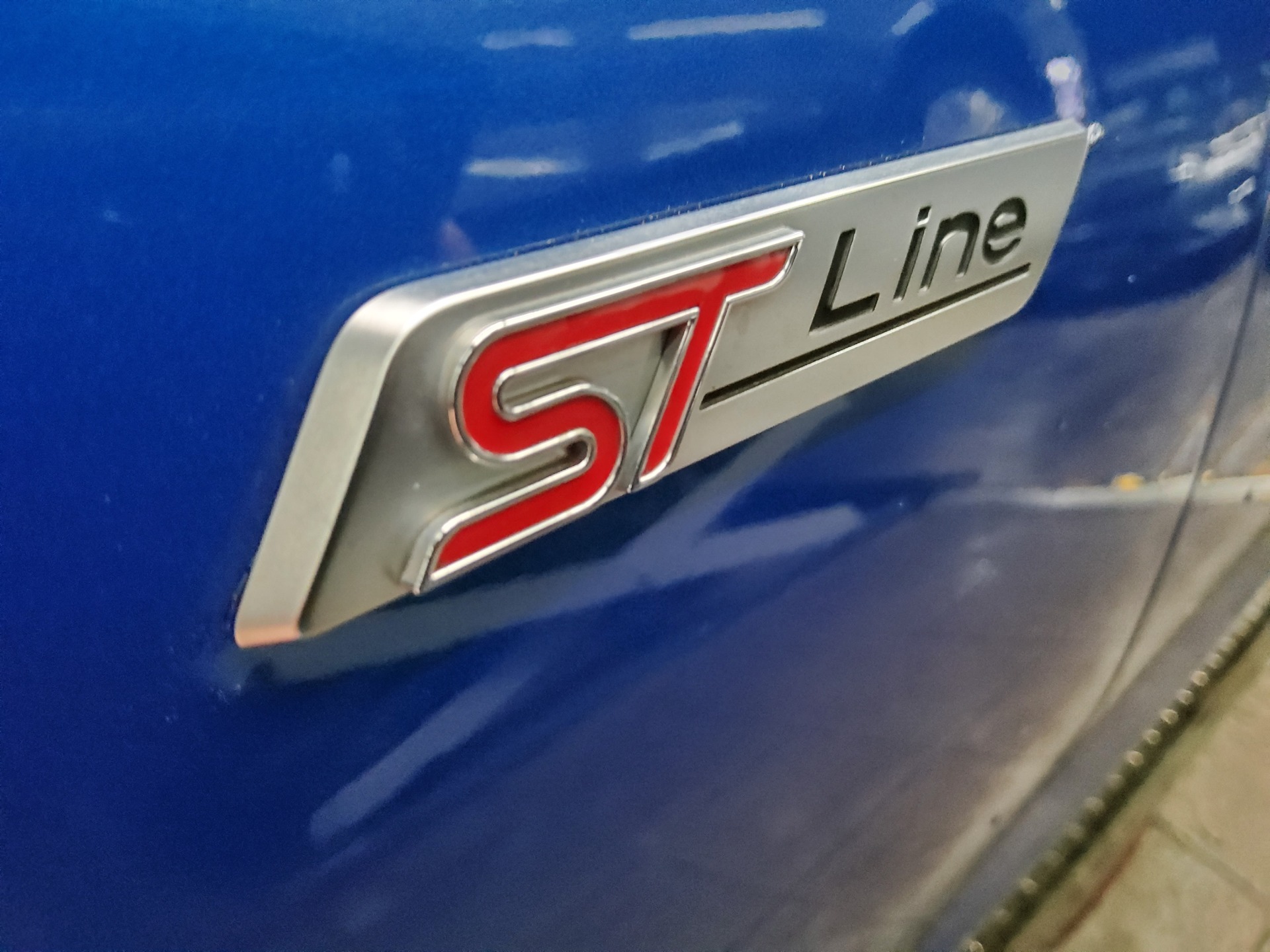 Ford Focus Turnier 1.5 EB ST-Line Navi DC LED Ahk Shz 12