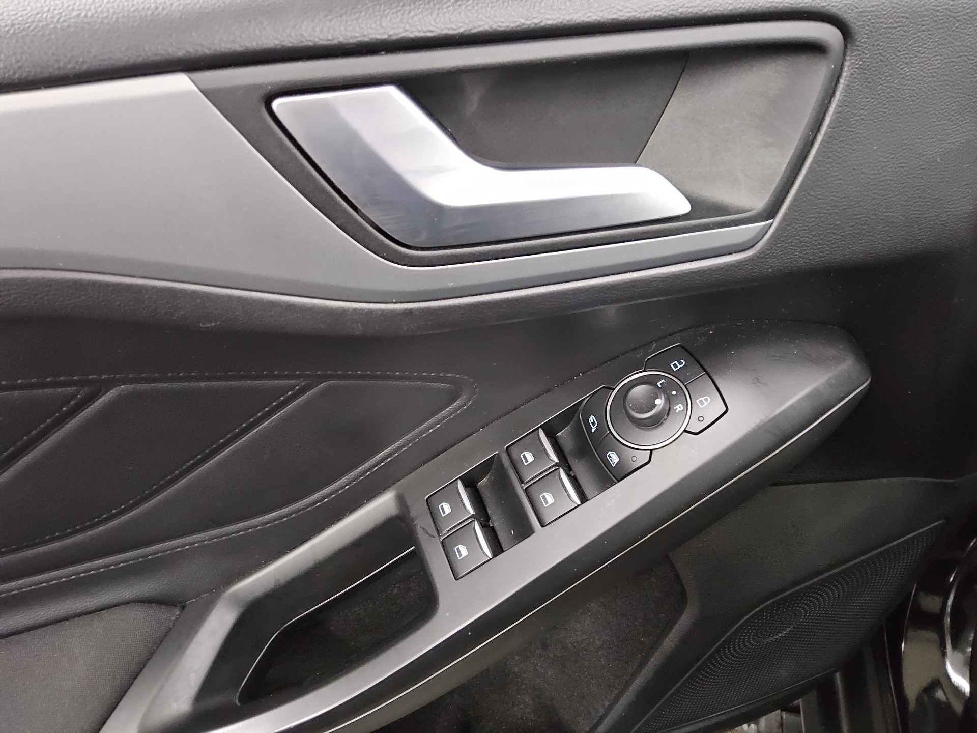 Ford Focus Turnier 1.5 EB Cool&Connect Navi LED DAB 9