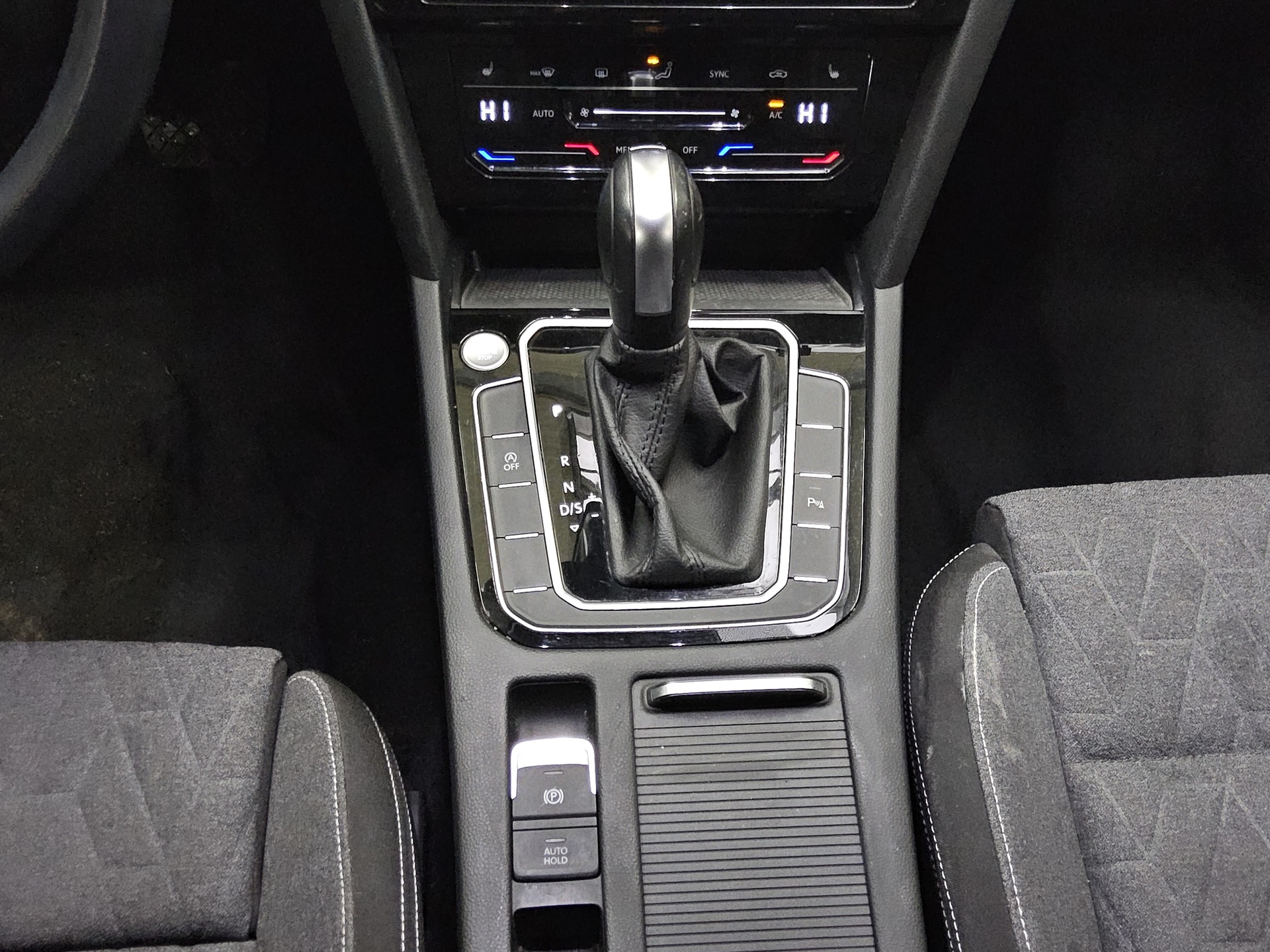 Volkswagen Passat Var. 2.0 TDI Business Navi RfK LED ACC 6