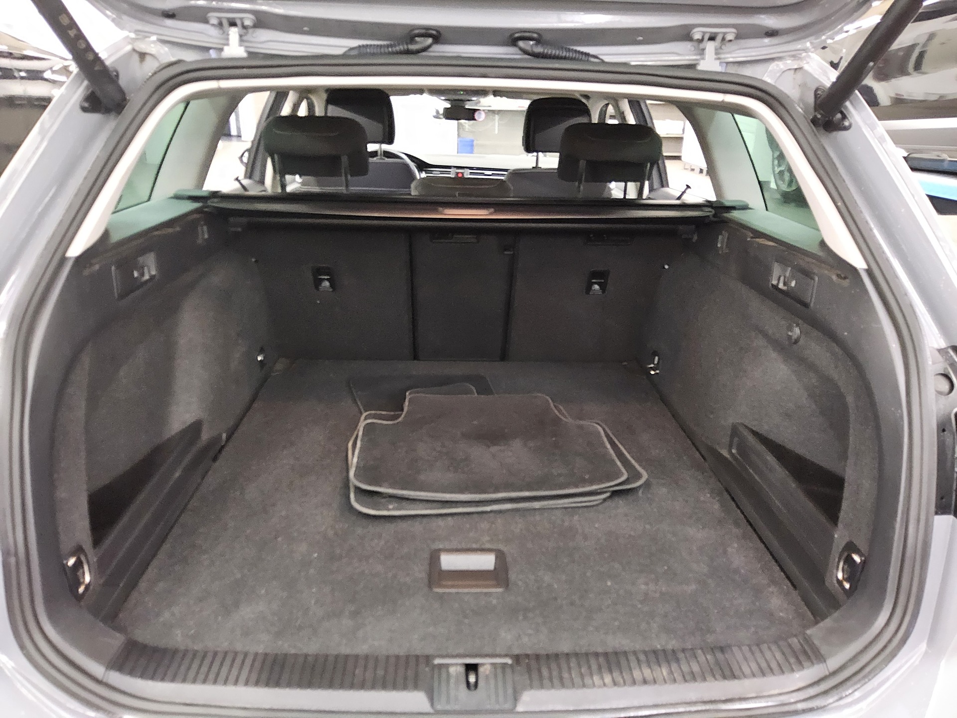 Volkswagen Passat Var. 2.0 TDI Business Navi RfK LED ACC 11