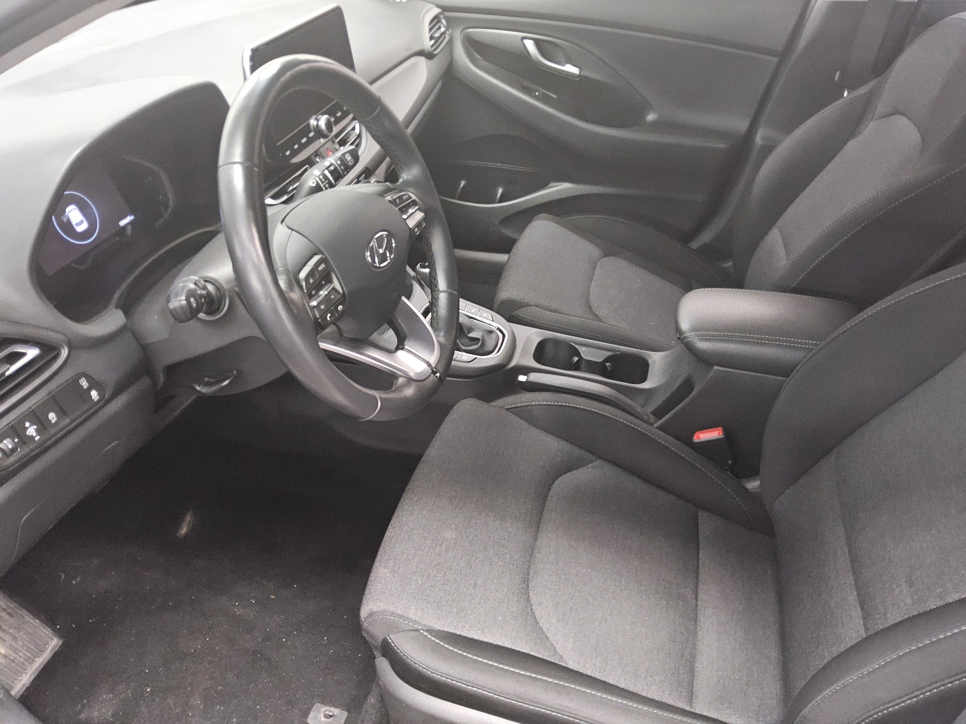 Hyundai i30 1.6 CRDI Intro Ed. Navi LED RfK PDC Shz BT 8