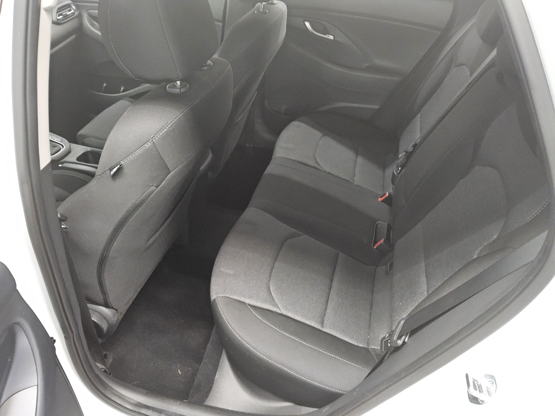 Hyundai i30 1.6 CRDI Intro Ed. Navi LED RfK PDC Shz BT 13