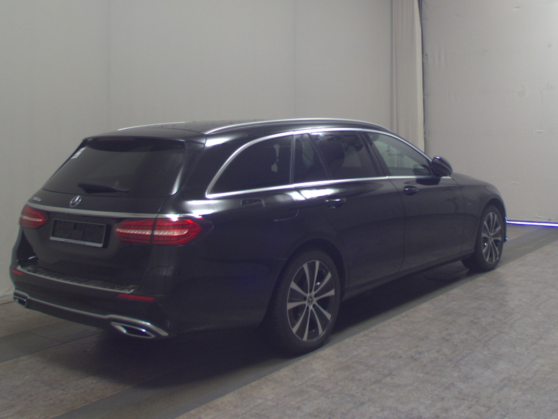 Mercedes-Benz E 300 T de Avantgarde Navi LED RfK Shz PDC 4