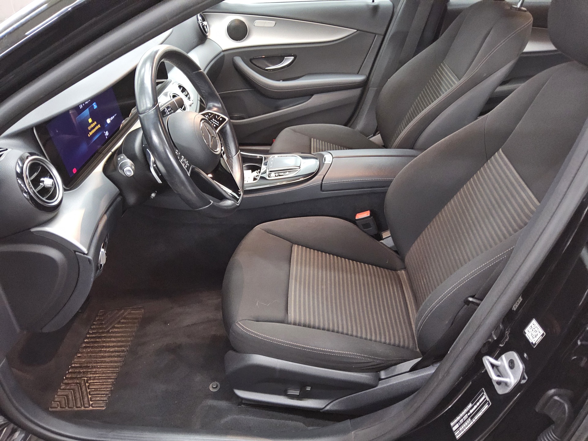 Mercedes-Benz E 300 T de Avantgarde Navi LED RfK Shz PDC 9