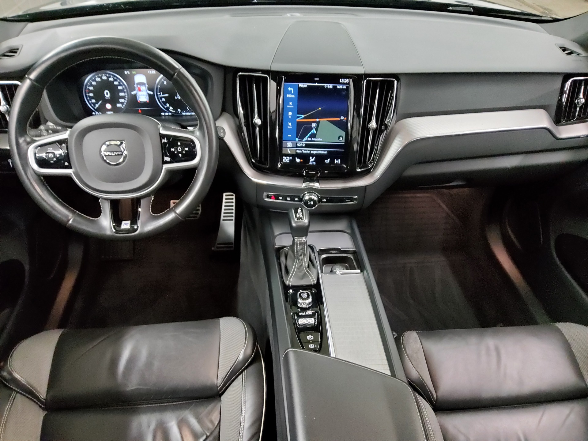 Volvo XC60 D4 R-Design T-Leder Navi LED Pano AHK StHzg 5