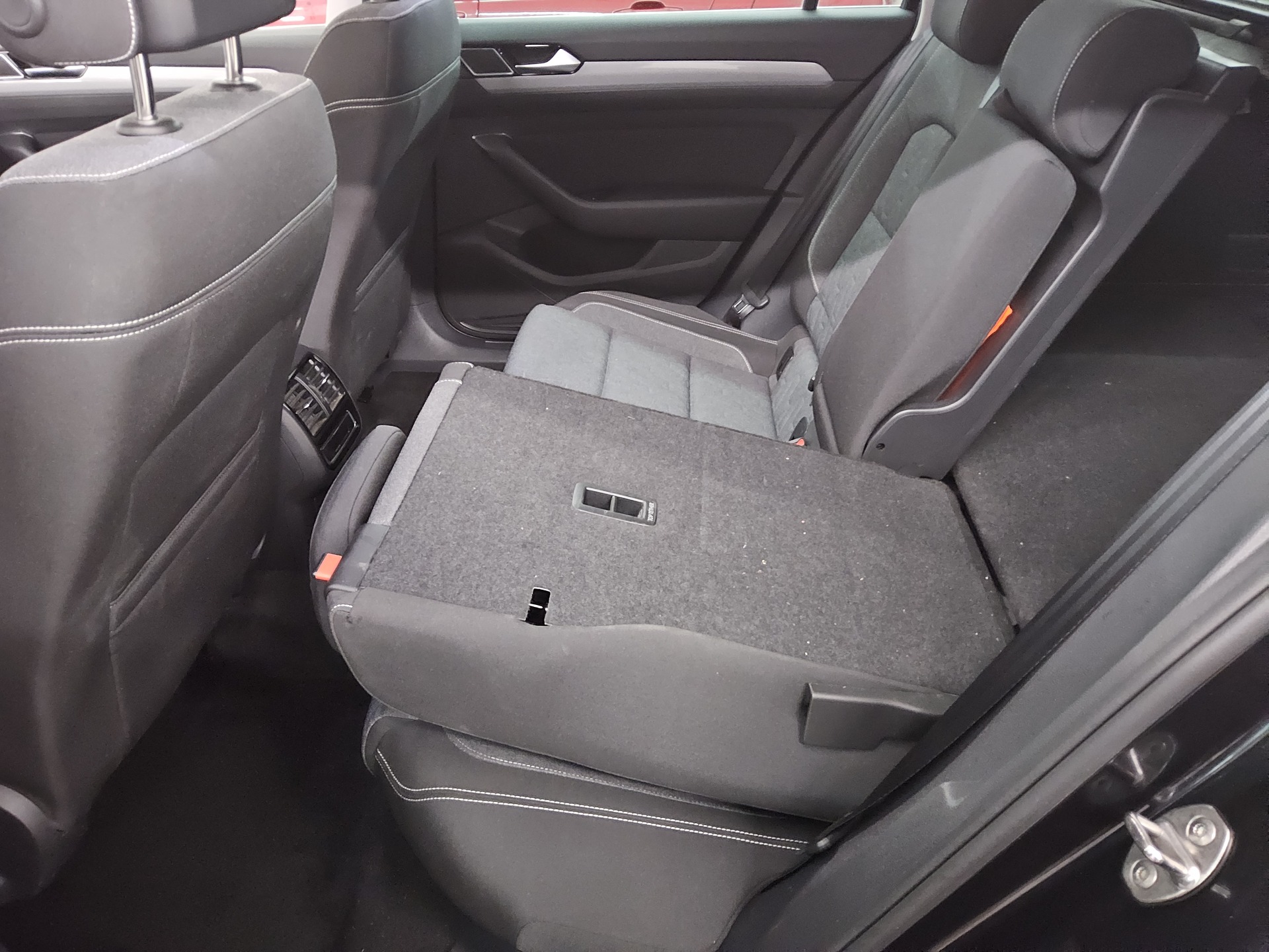 Volkswagen Passat Var. 2.0 TDI Business Navi LED Pano Sthzg 13