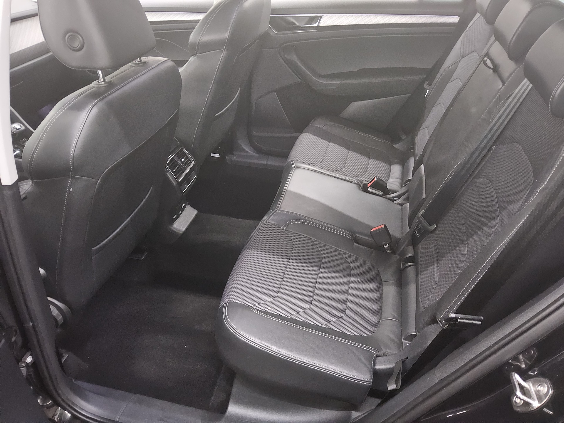 Skoda Kodiaq 2.0 TDI Style T-Leder Navi LED vc RfK AHK 13