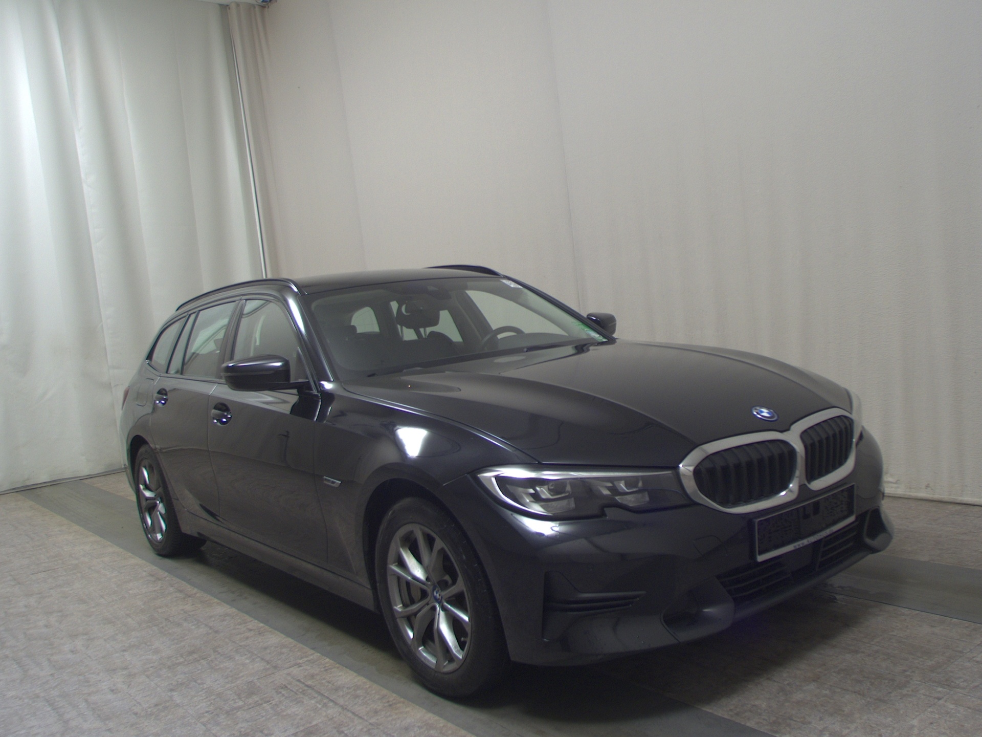 BMW 330e Touring Sport-Line AHK LC Pro HiFi Navi LED 3