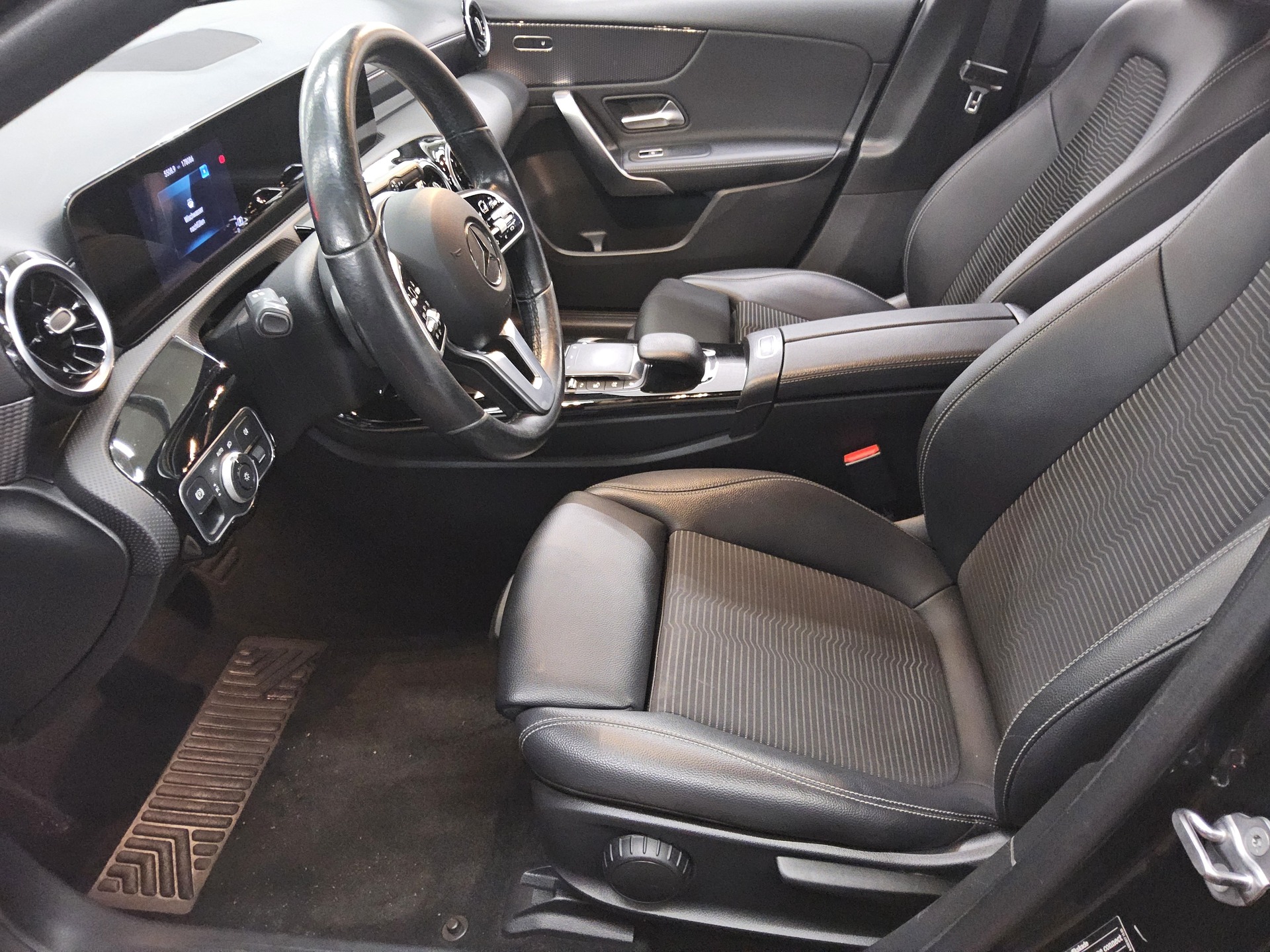 Mercedes-Benz A 200 d Progressive T-Leder Navi PDC LED RfK 9