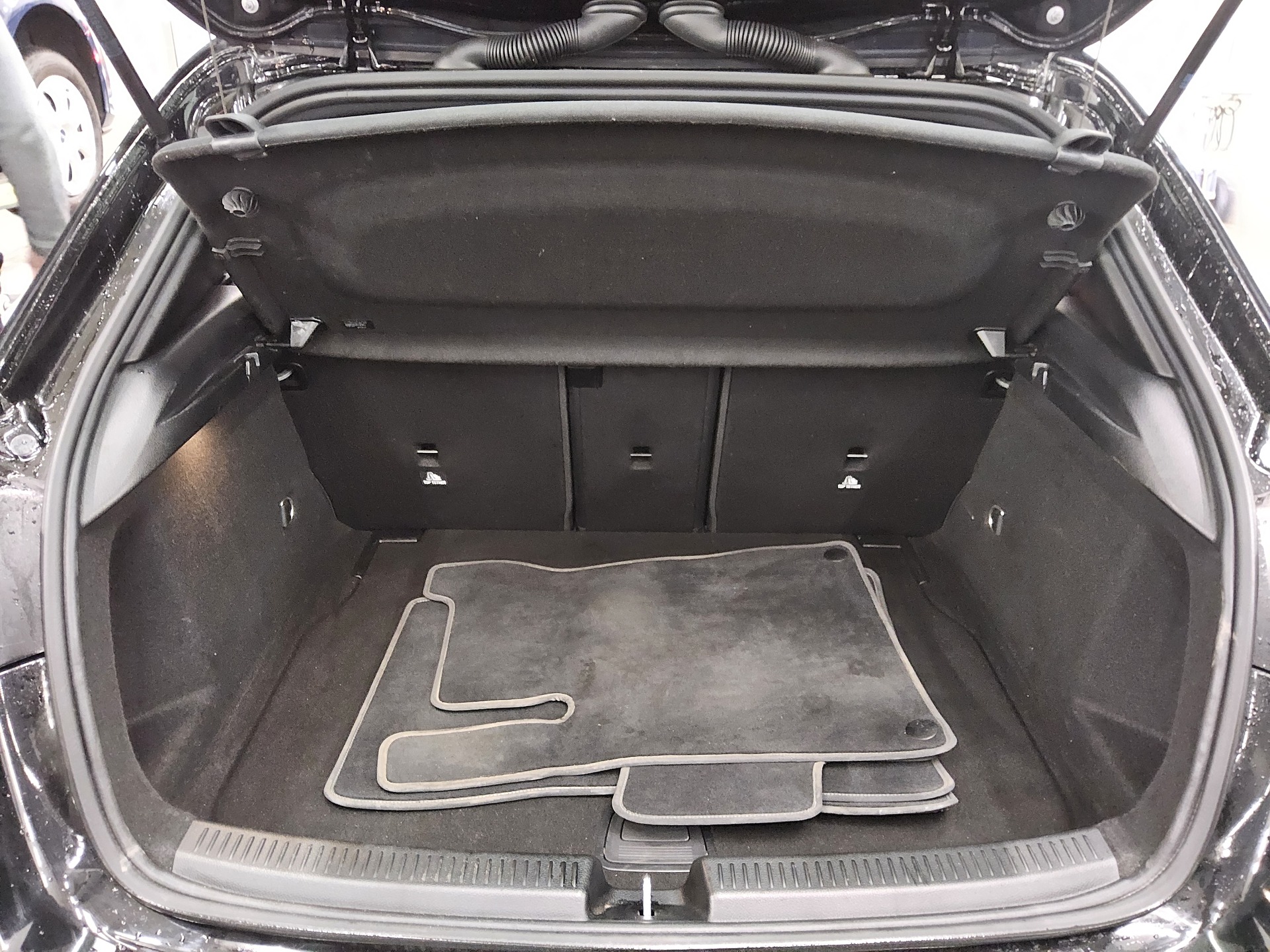 Mercedes-Benz A 200 d Progressive T-Leder Navi PDC LED RfK 12