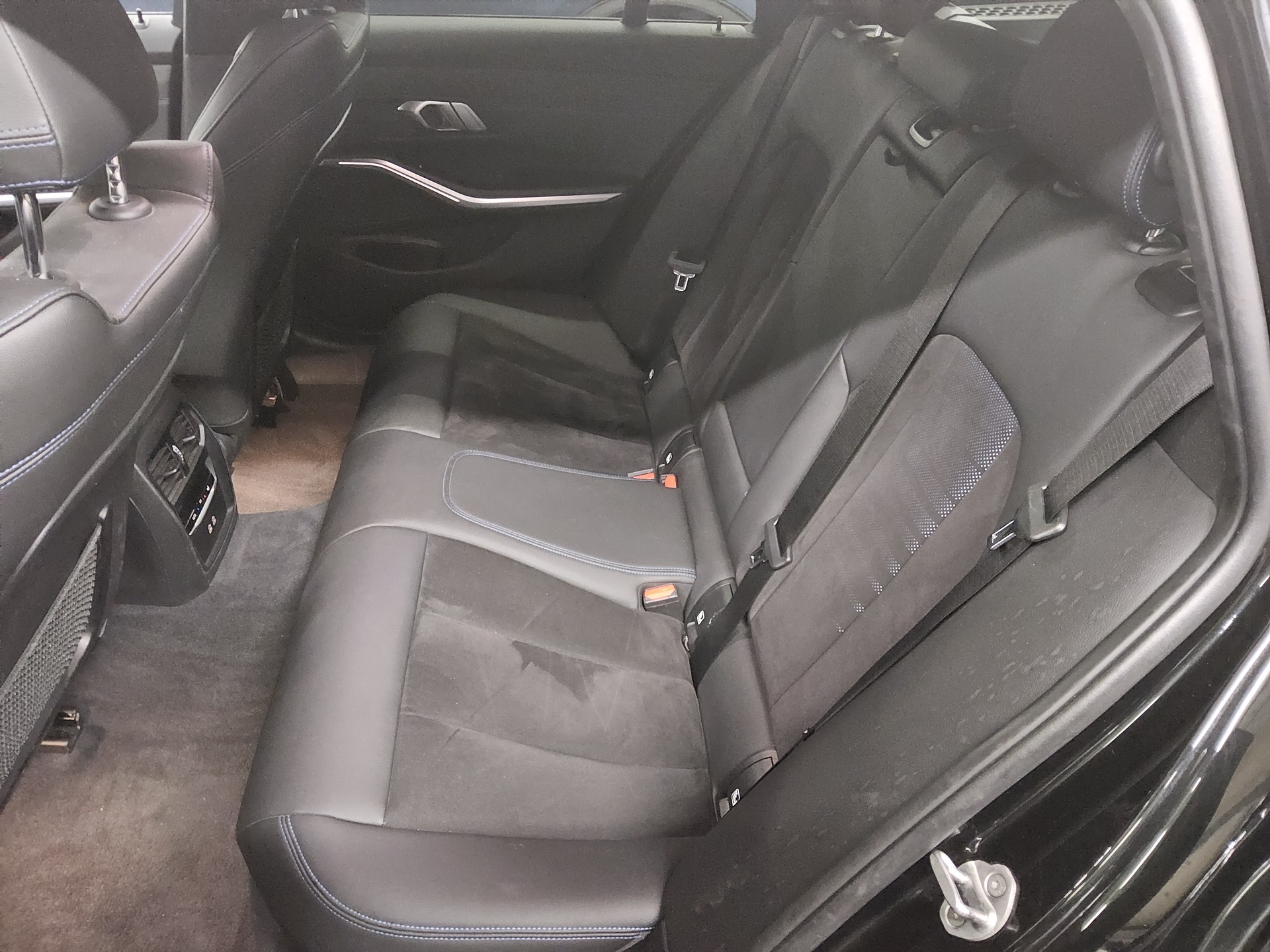 BMW 320dA Touring M-Sport Navi Curved HuD HiFi Rfk 13