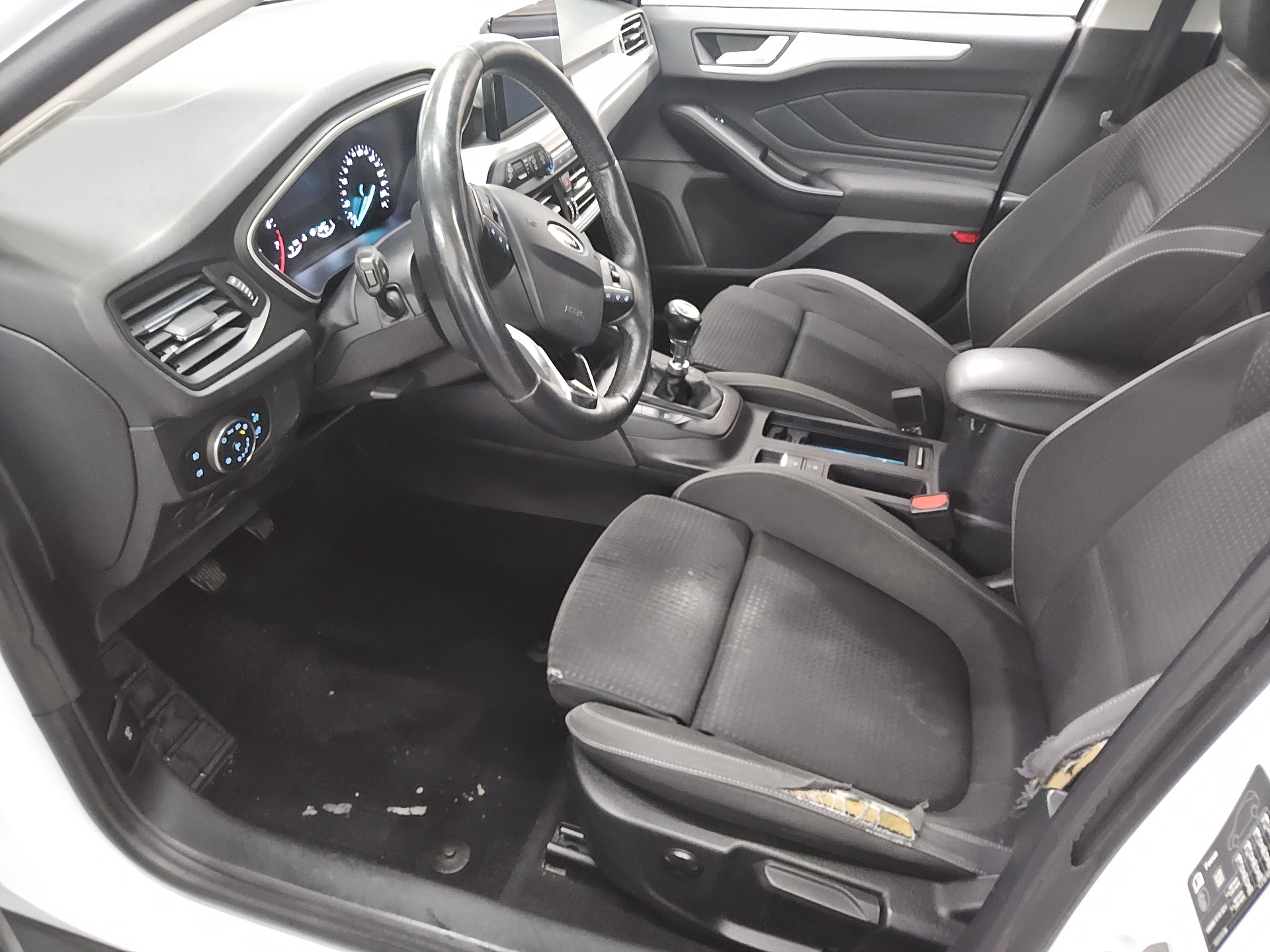 Ford Focus Turnier 1.0 EB Cool&Connect Navi Shz PDC 8