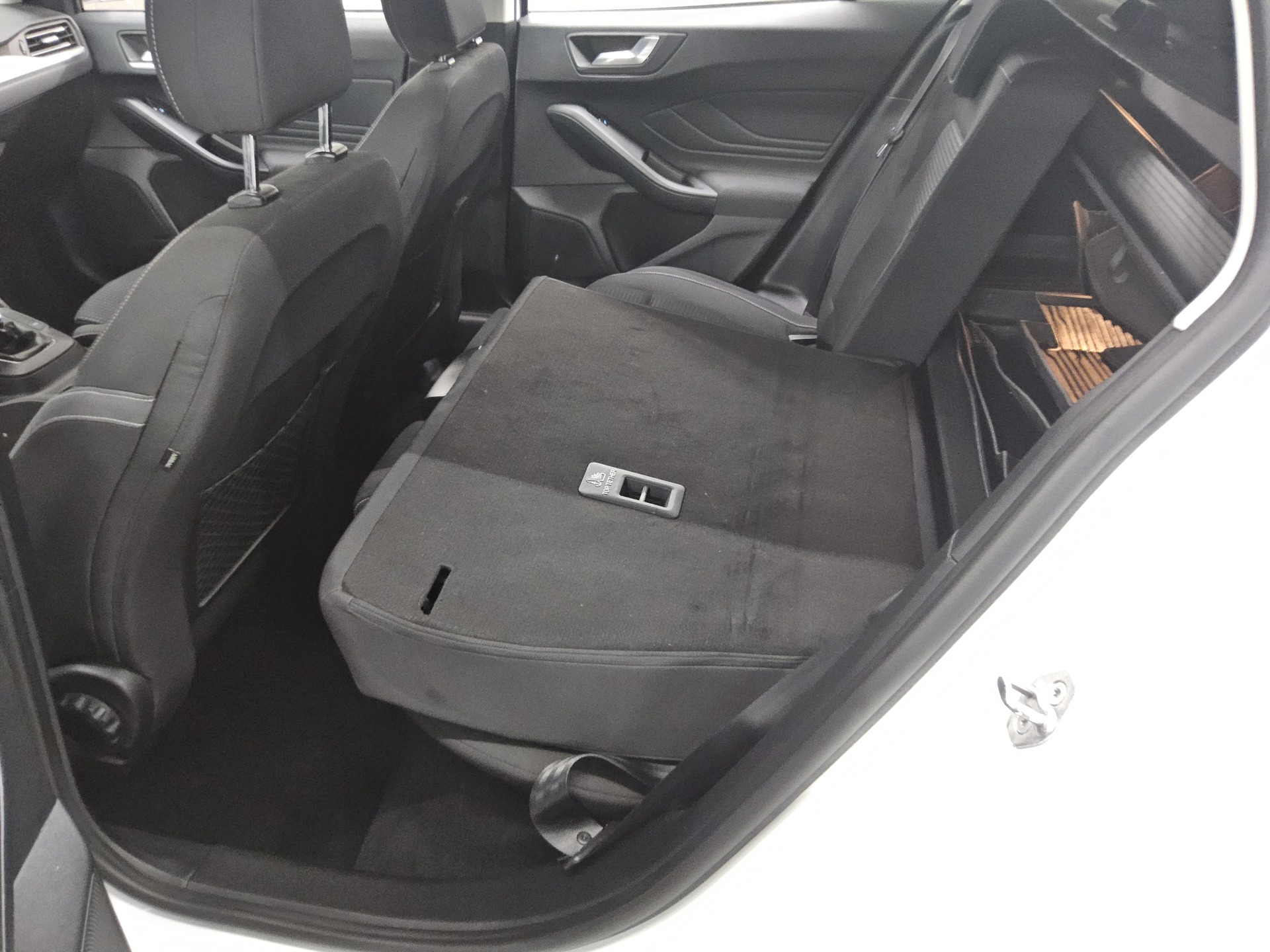 Ford Focus Turnier 1.0 EB Cool&Connect Navi Shz PDC 13