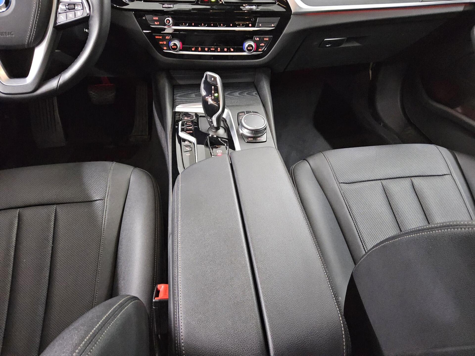 BMW 530e Touring Leder Navi LED+ LC prof. HiFi DA+ 6