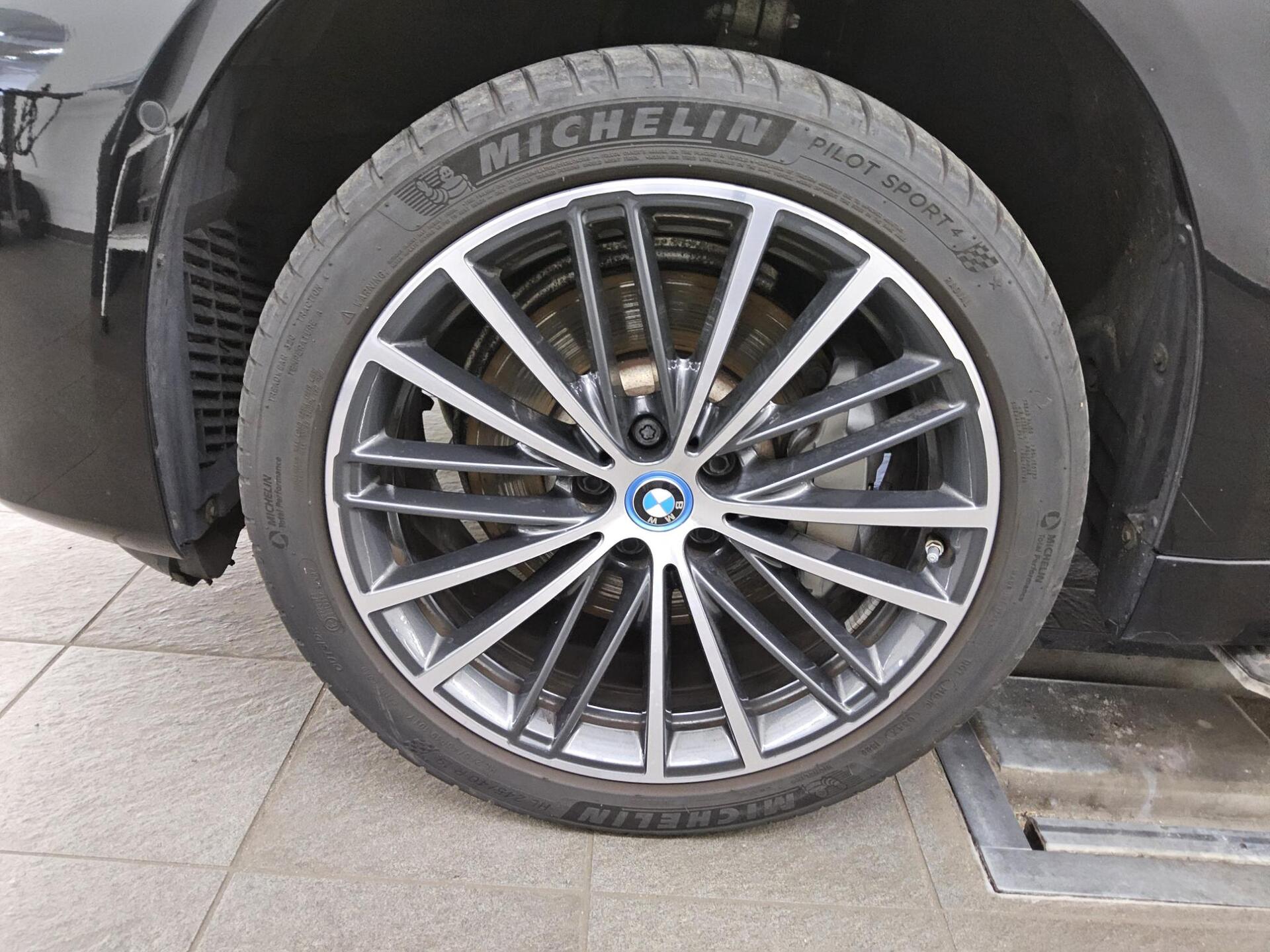 BMW 530e Touring Leder Navi LED+ LC prof. HiFi DA+ 11