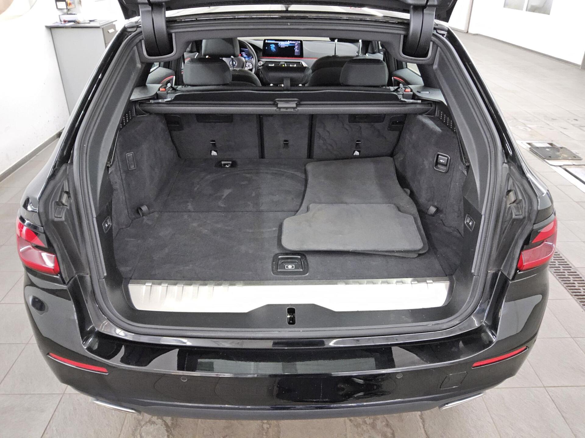 BMW 530e Touring Leder Navi LED+ LC prof. HiFi DA+ 12