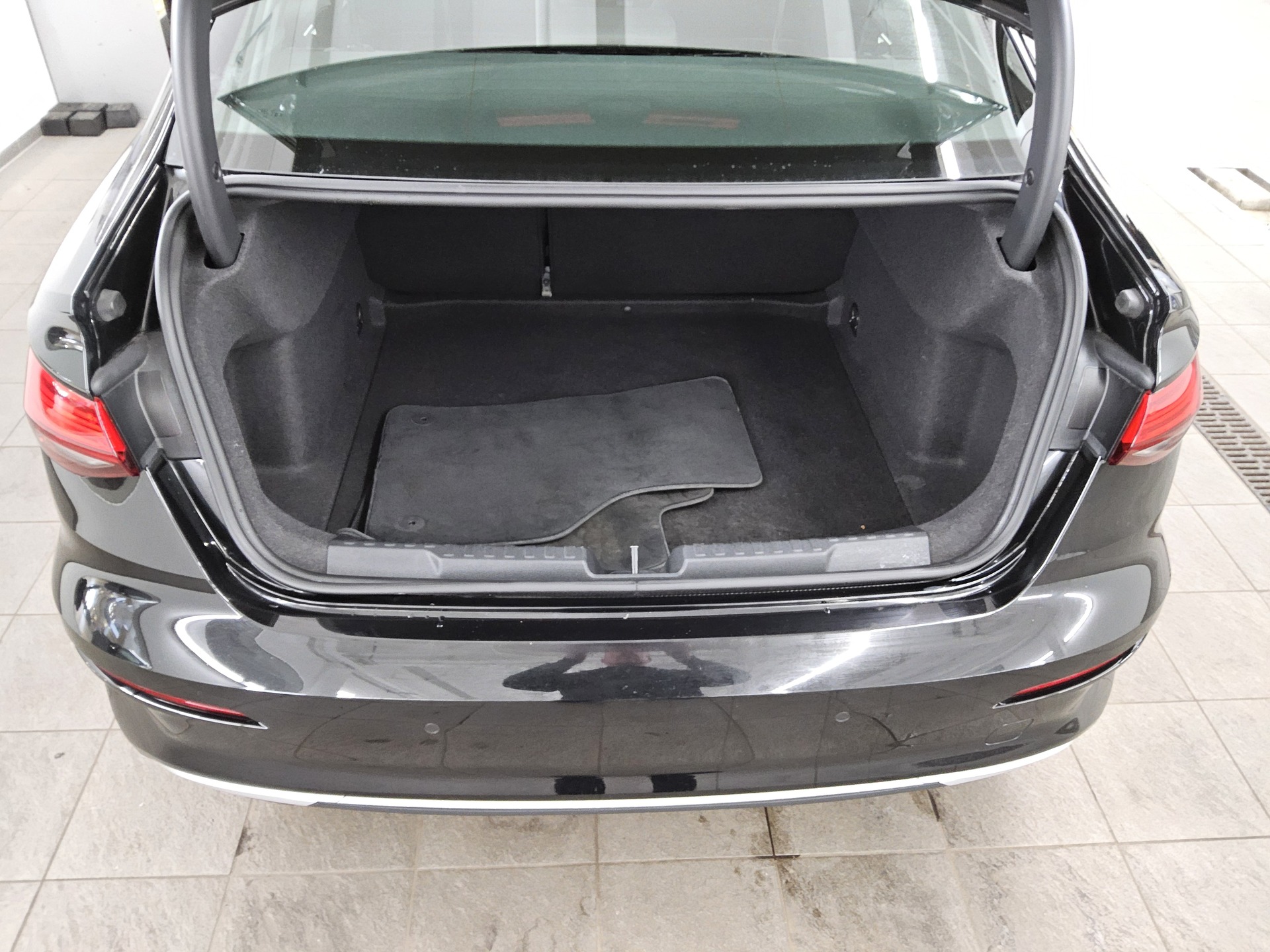 Audi A3 Lim. 30 TFSI advanced LED vc Sound Tempomat 12