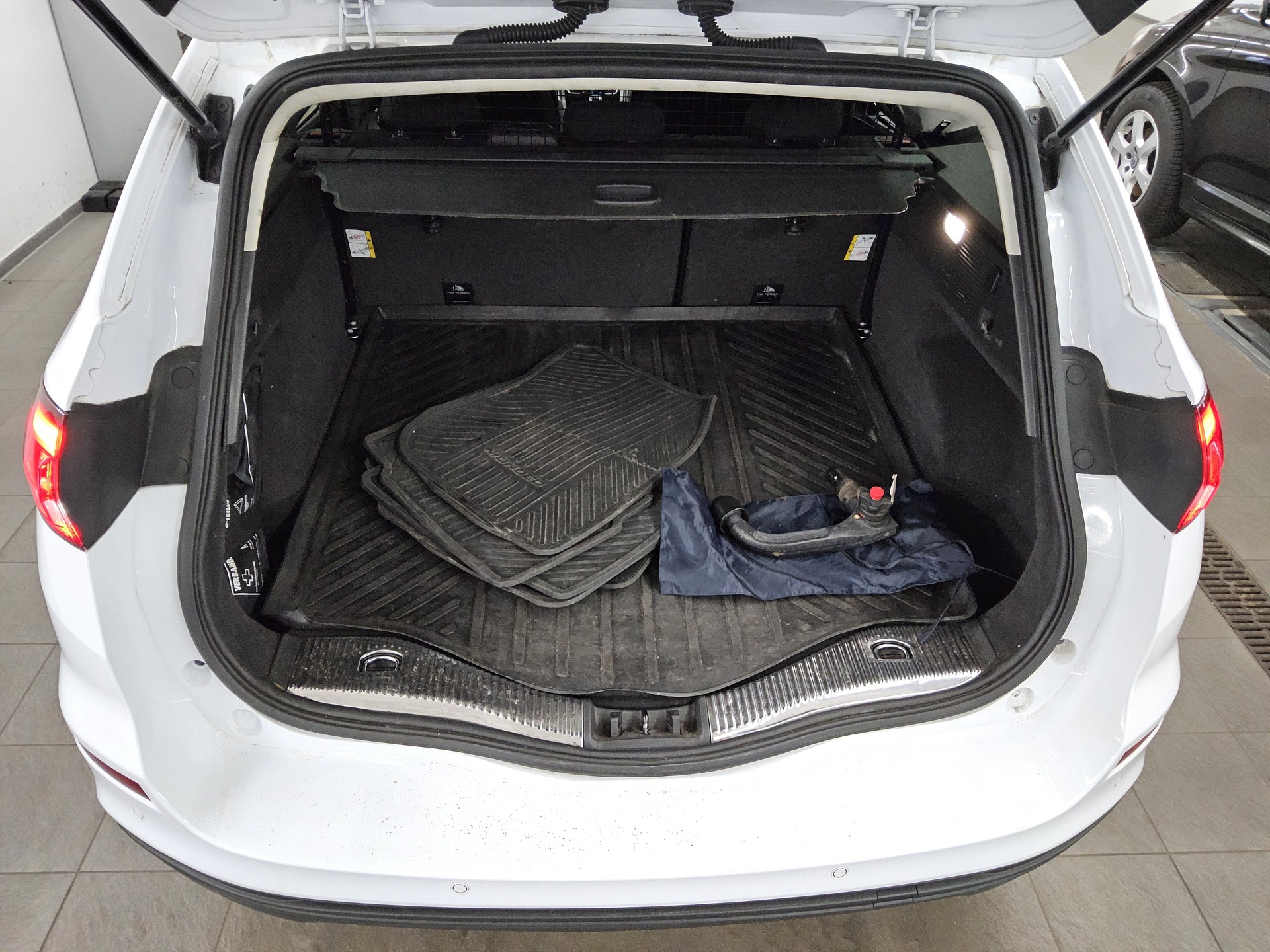 Ford Mondeo Turnier 2.0 EB Trend Navi RFK 4xShz PDC 11