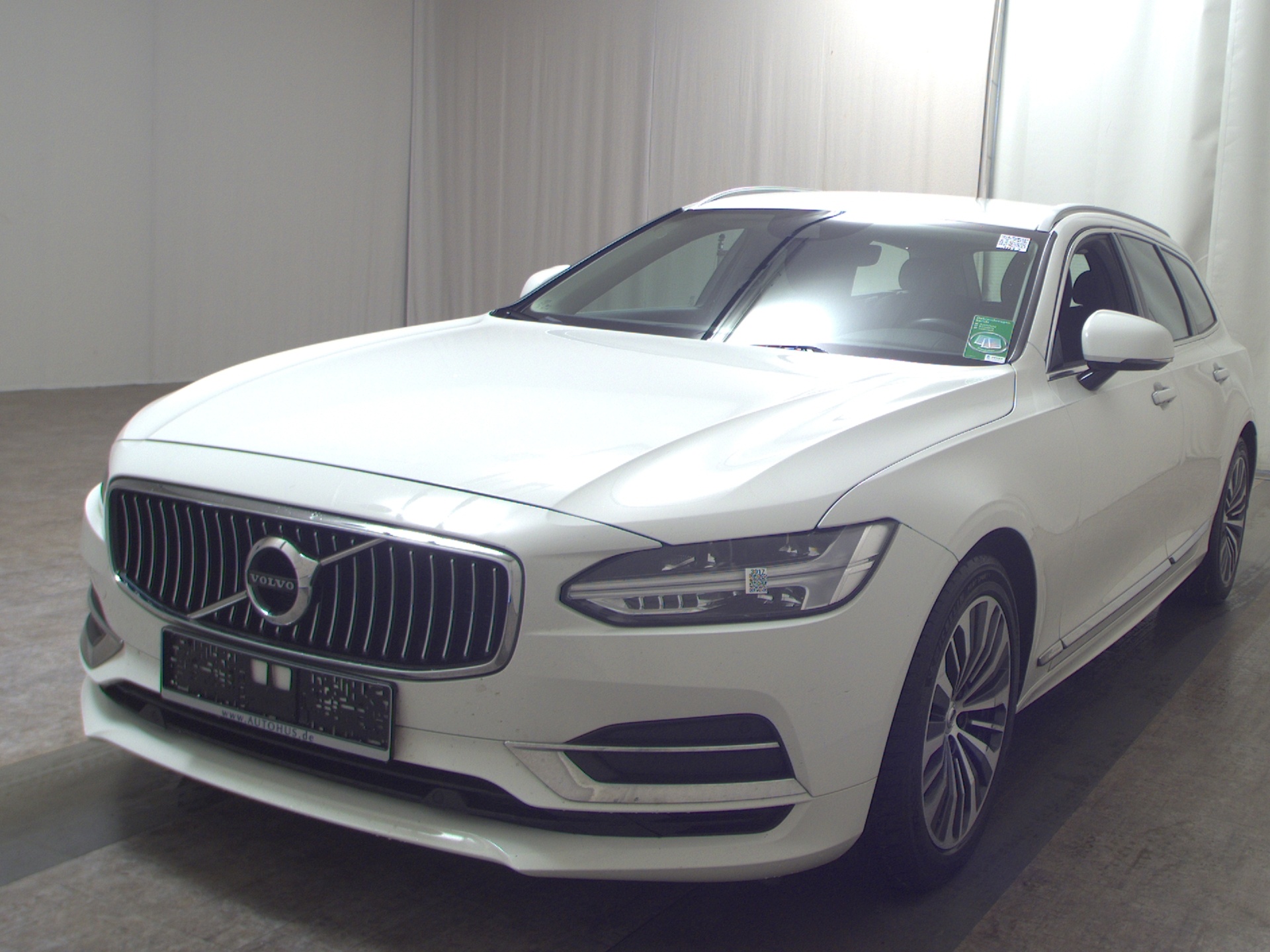 Volvo V90 D4 AWD Inscription Leder Navi LED AHK Memory 2