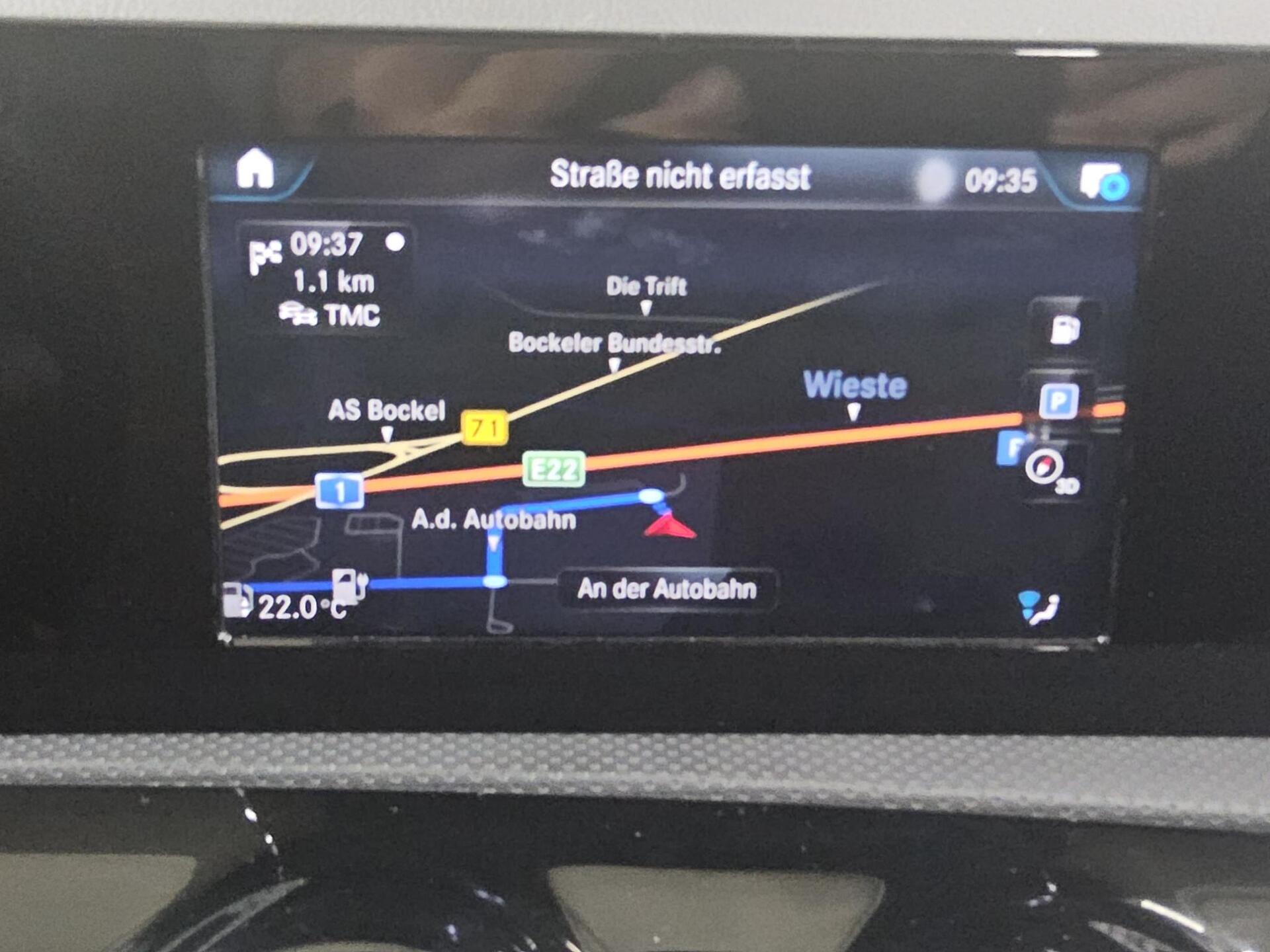 Mercedes-Benz CLA 250 Shooting Brake e AMG-Line Navi LED Pano 7