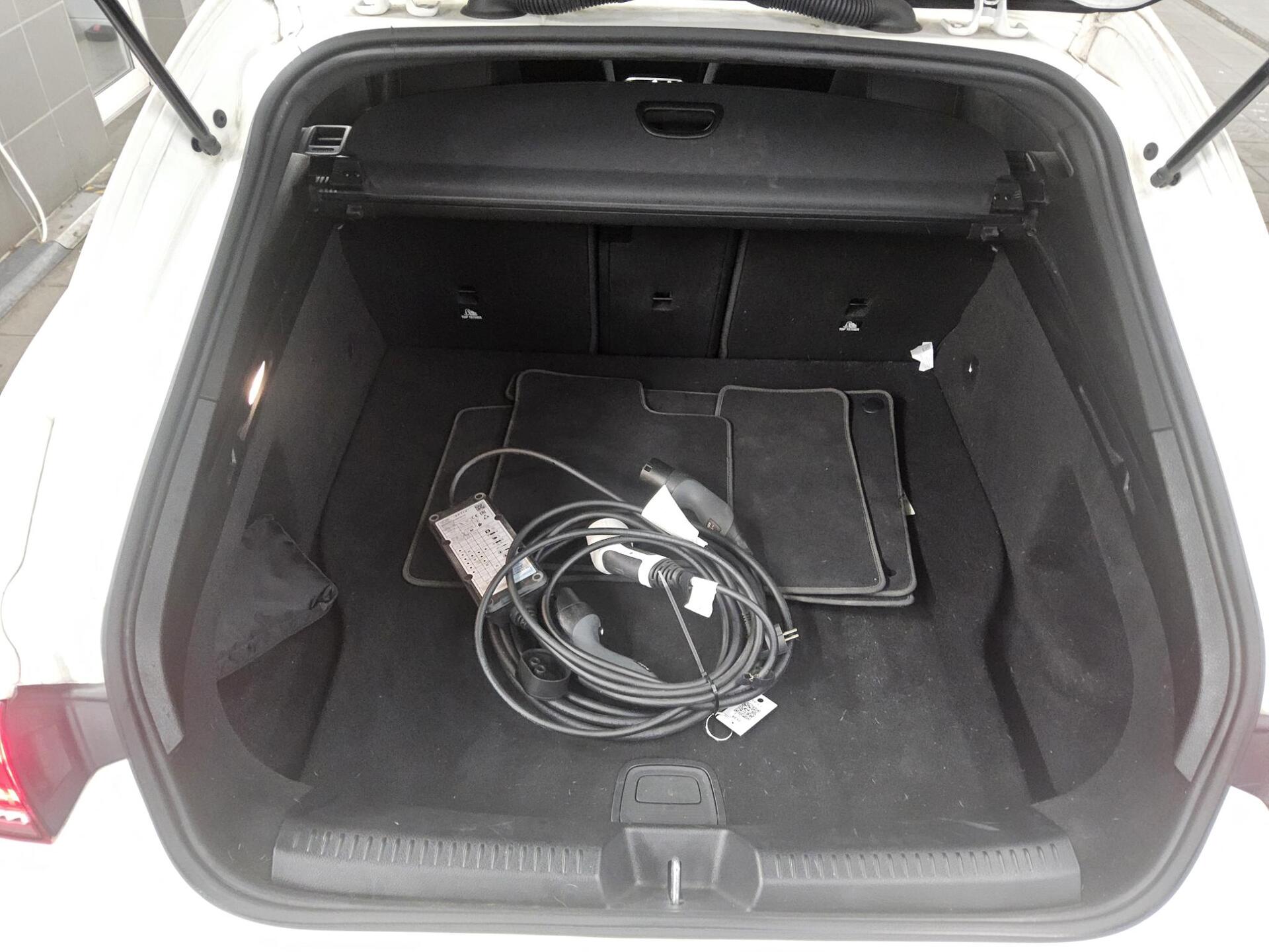 Mercedes-Benz CLA 250 Shooting Brake e AMG-Line Navi LED Pano 13