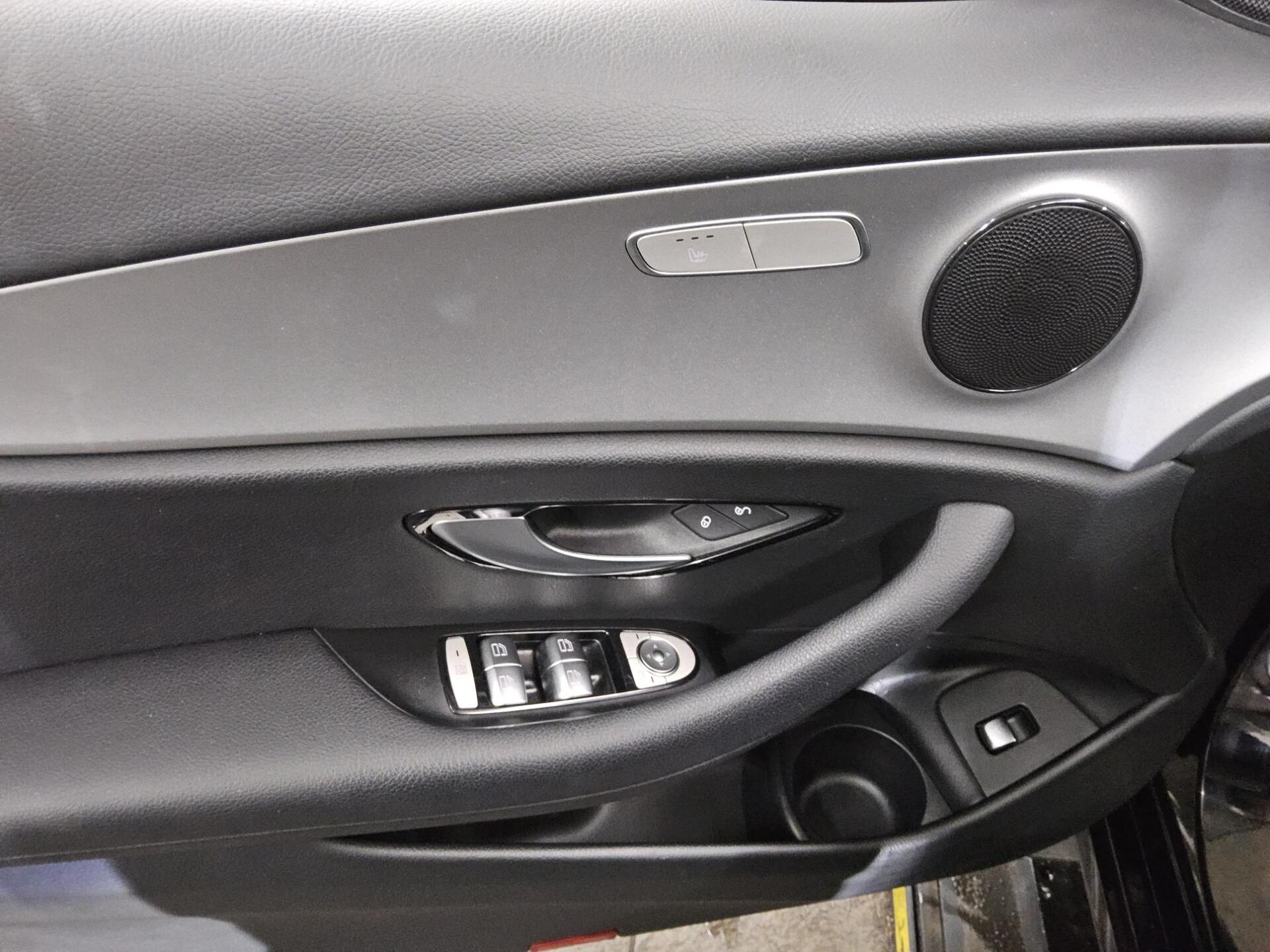 Mercedes-Benz E 300 T de Avantgarde Navi LED Widescreen AHK 10