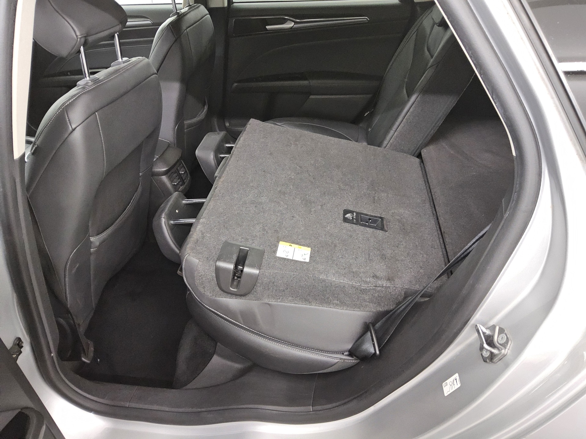 Ford Mondeo Turnier 2.0 EB Titanium Leder Nav LED AHK 12